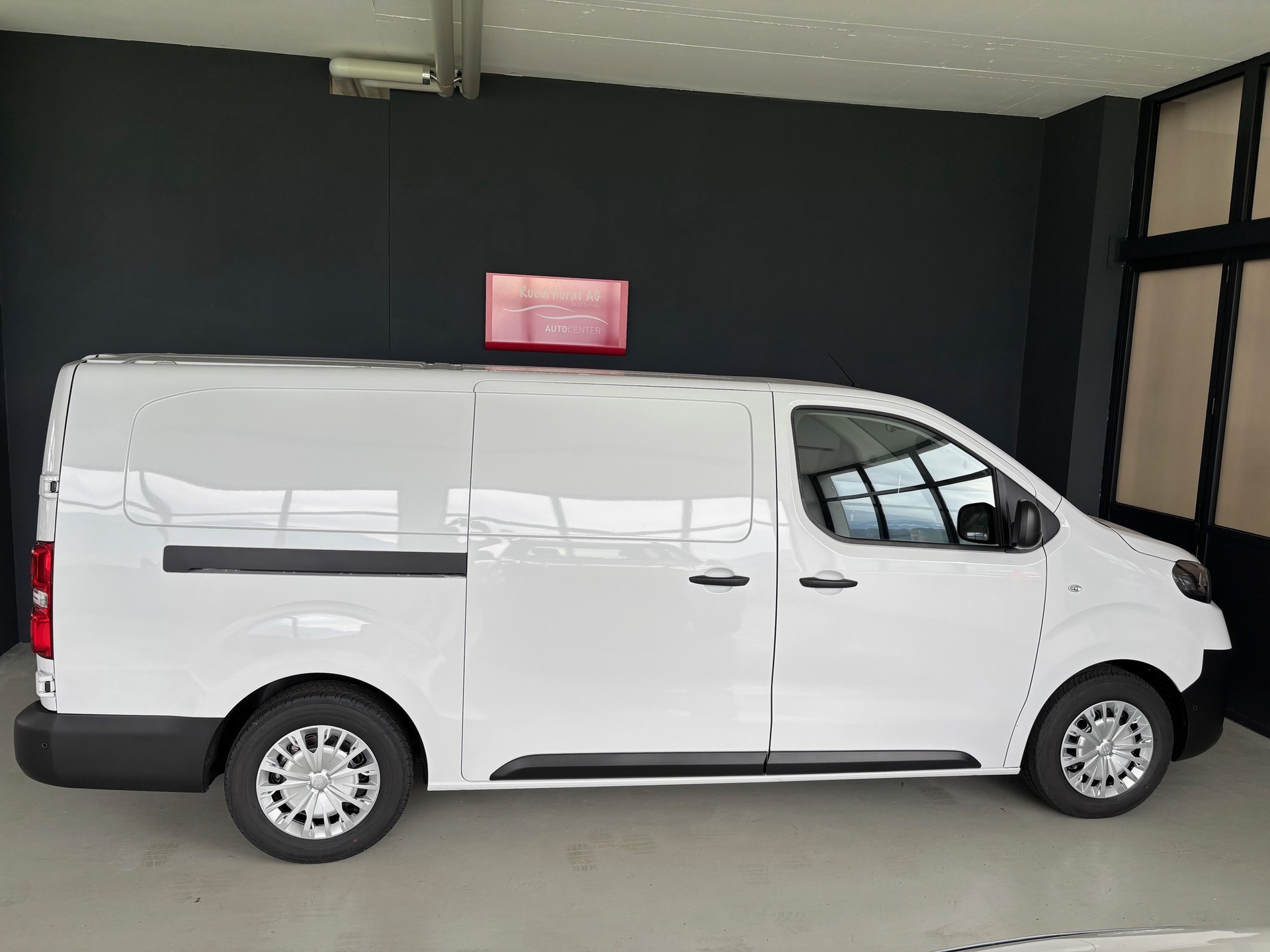 TOYOTA PROACE Van L2 75KWh Advanced-showroom-element-2