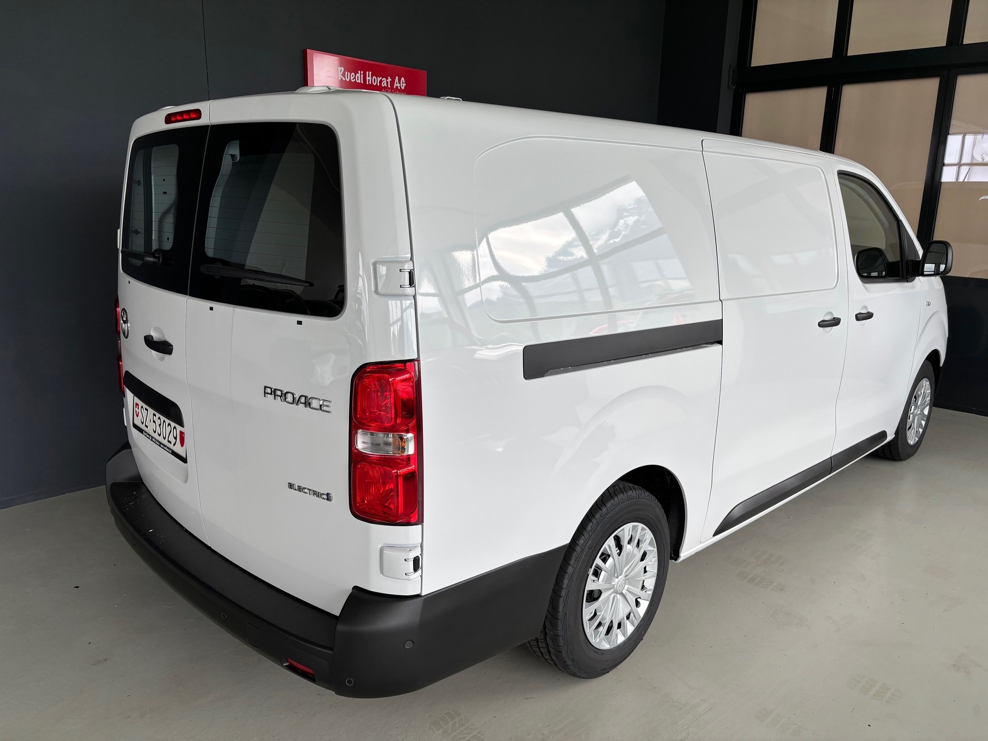 TOYOTA PROACE Van L2 75KWh Advanced-showroom-element-3