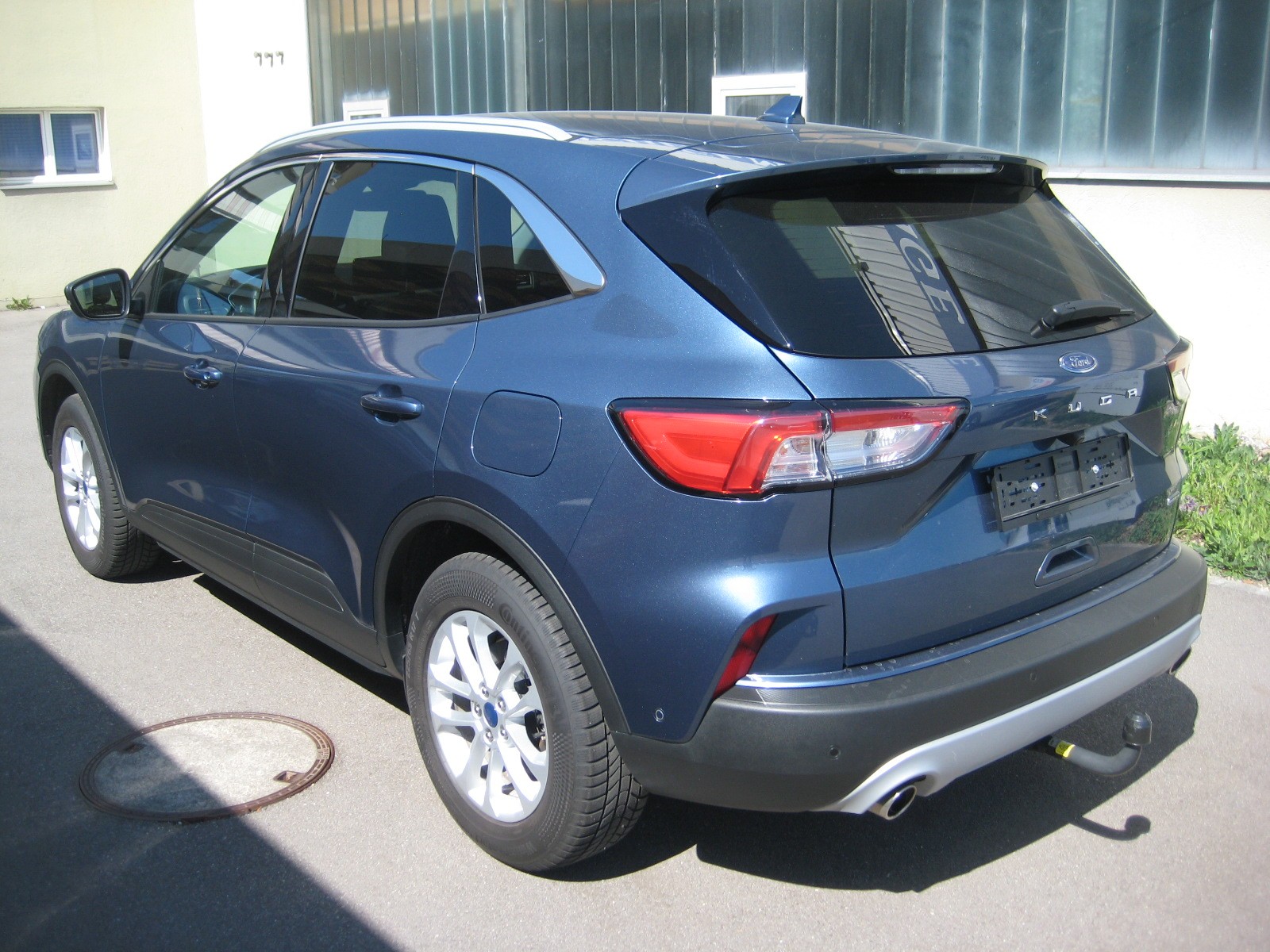 FORD Kuga 2.5 FHEV Titanium X 4WD-image-2