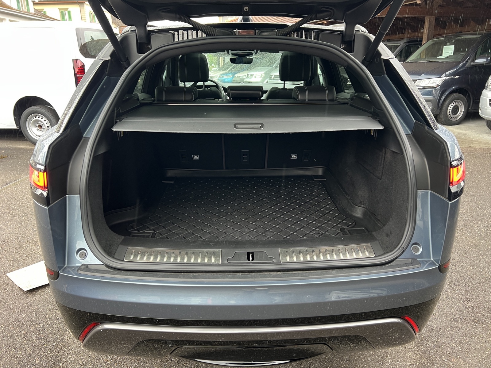LAND ROVER Range Rover Velar R-Dynamic D 240 SE Automatic-image-9