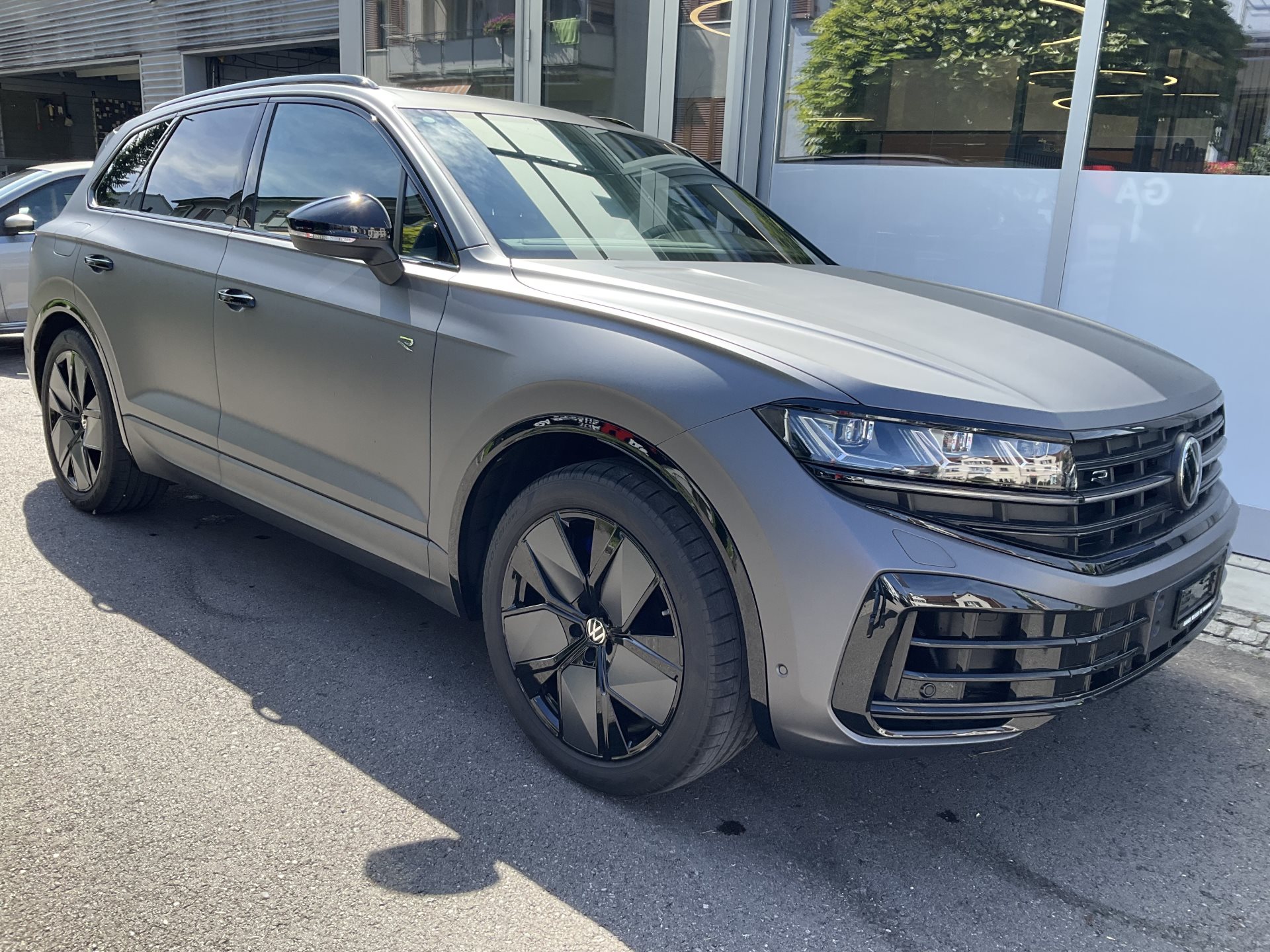 VW Touareg 3.0 TSI eHYBRID 462 PS 4MOTION R *** SILIZIUMGRAU MATT & 5 JAHRE VW WERSGARANTIE ***-image-2