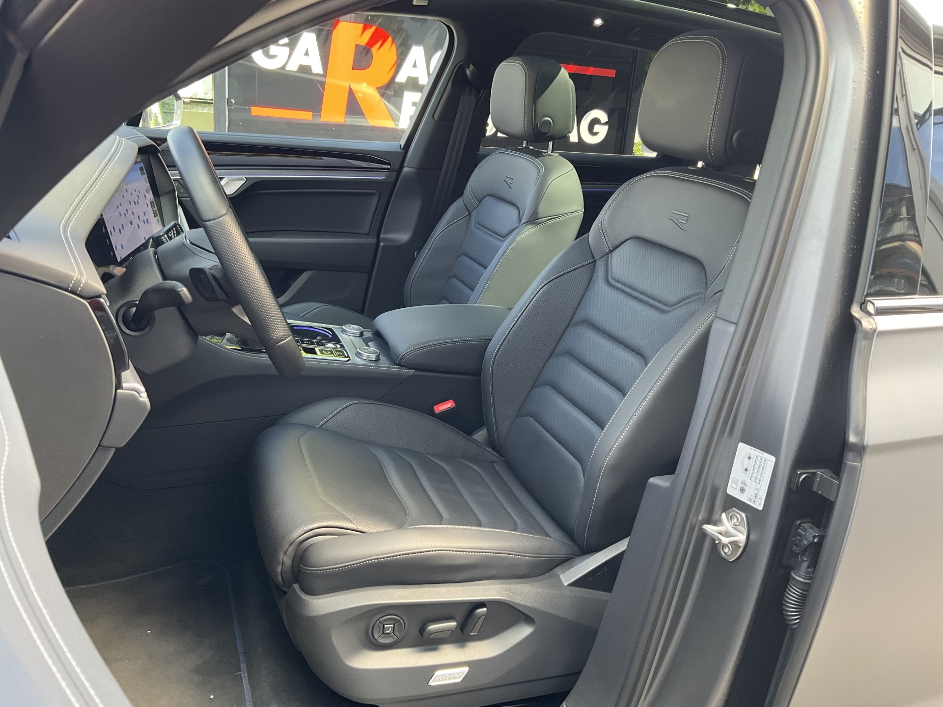 VW Touareg 3.0 TSI eHYBRID 462 PS 4MOTION R *** SILIZIUMGRAU MATT & 5 JAHRE VW WERSGARANTIE ***-image-7
