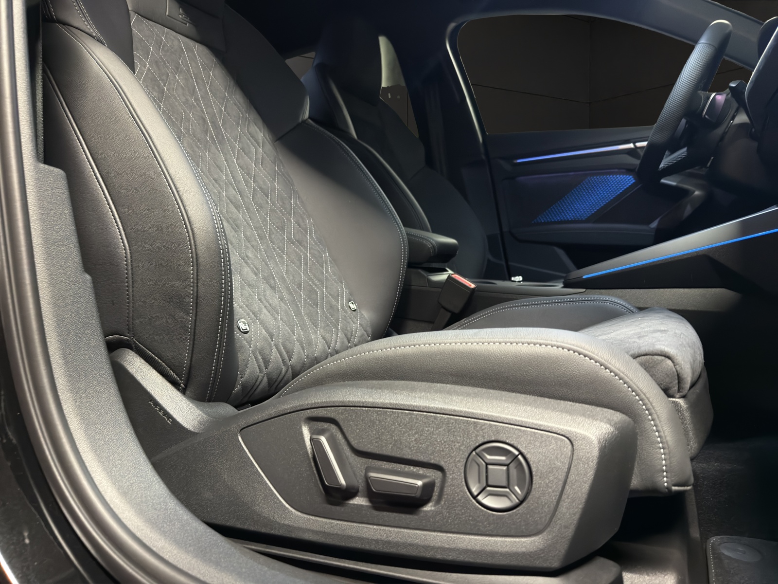 AUDI A3 allstreet TFSI 110 kW Attraction S tronic-image-14