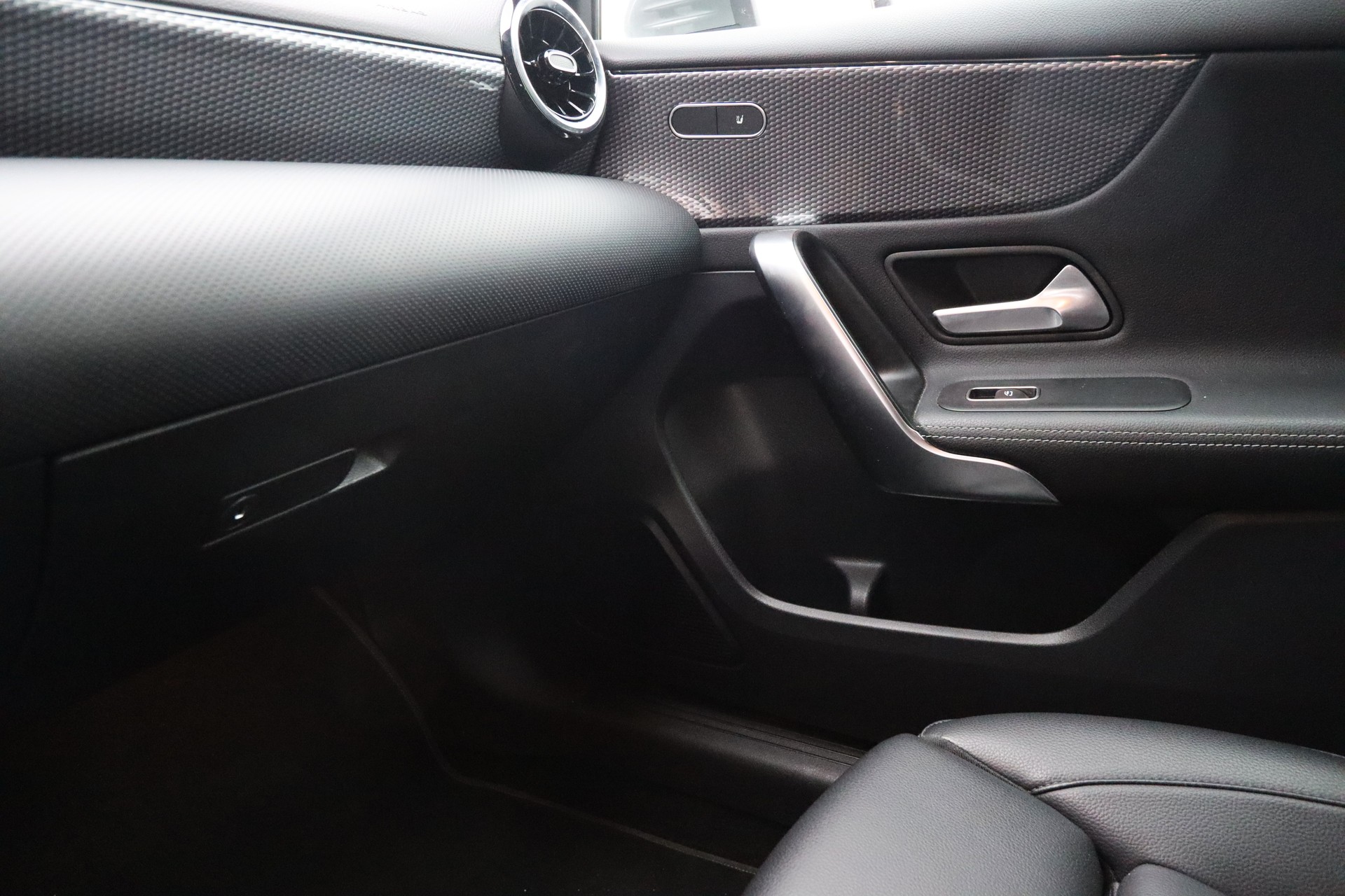 MERCEDES-BENZ A 180 d Progressive-image-22
