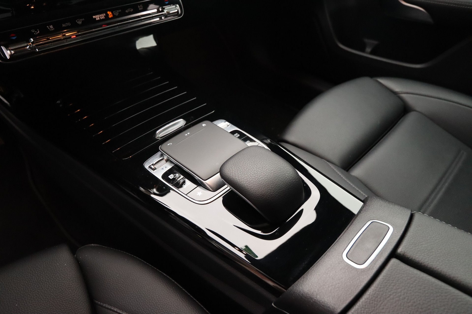MERCEDES-BENZ A 180 d Progressive-image-19