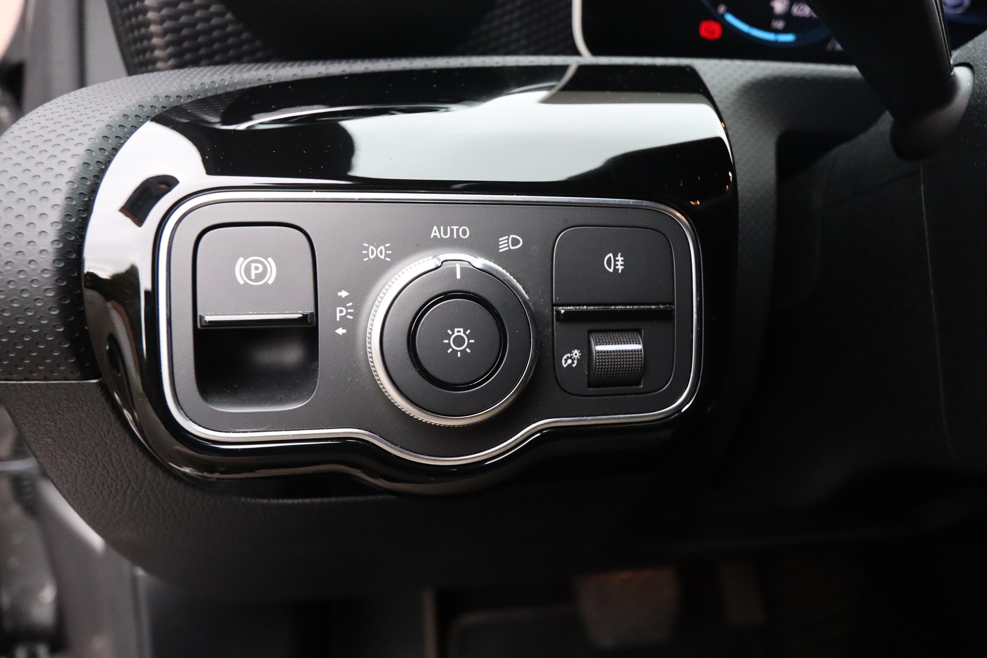 MERCEDES-BENZ A 180 d Progressive-image-20
