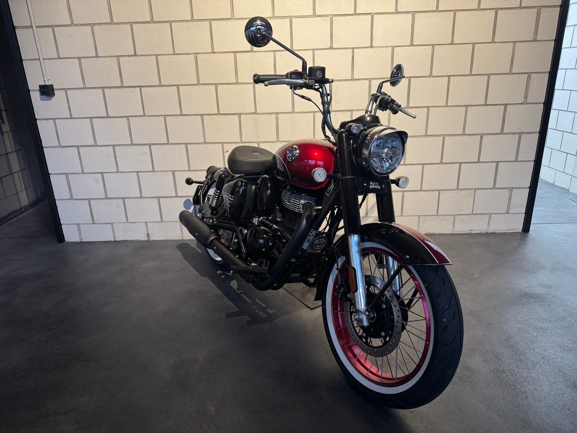 ROYAL ENFIELD GOAN 350-showroom-element-2