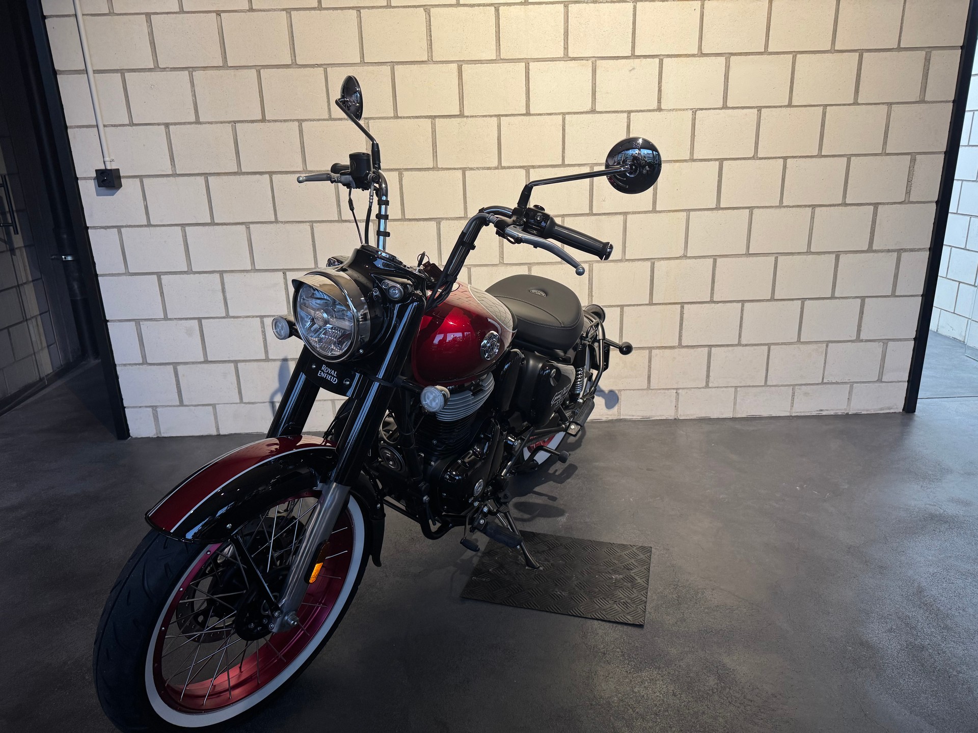 ROYAL ENFIELD GOAN 350-showroom-element-3