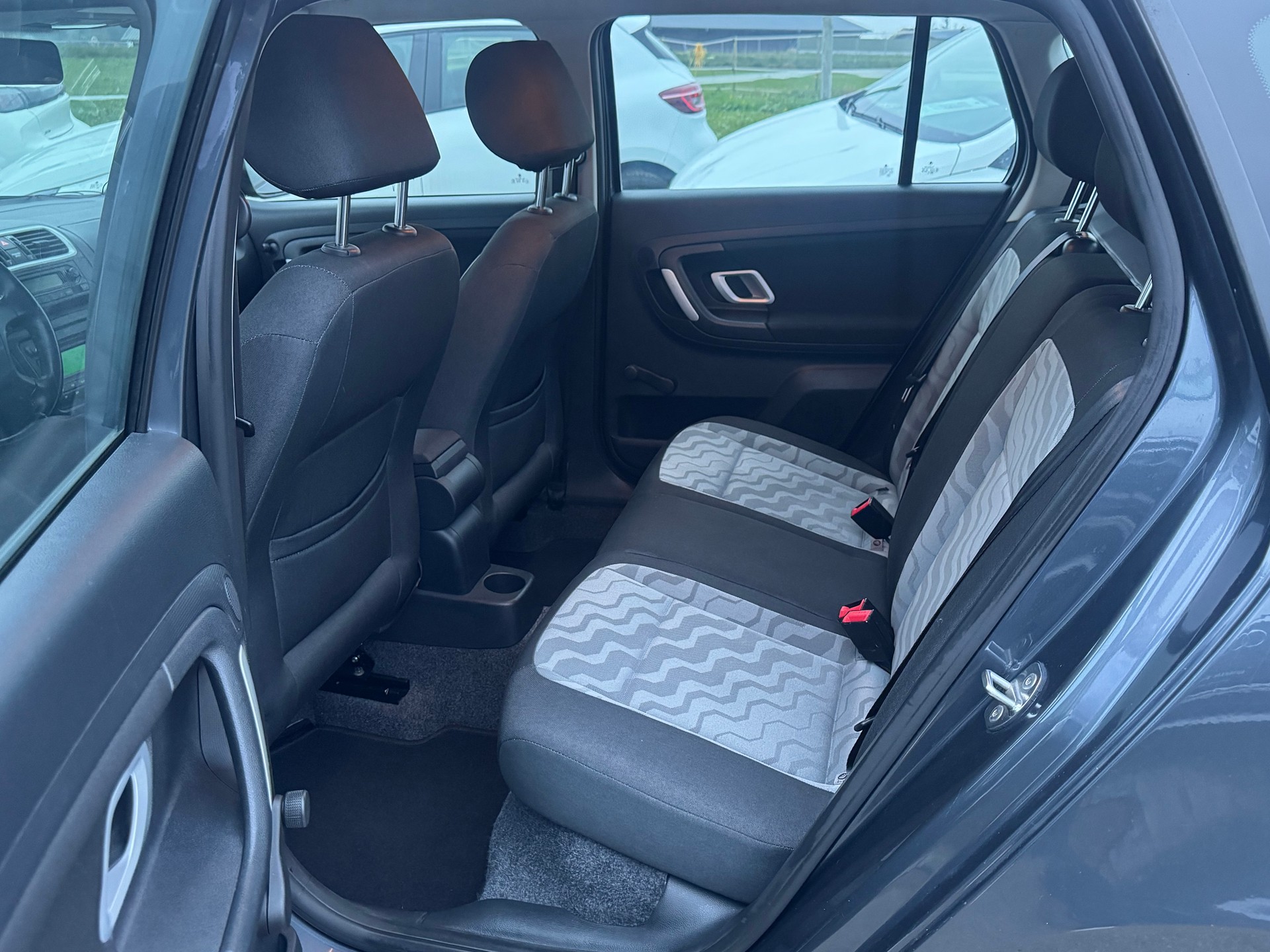 SKODA Fabia 1.4 TDI GreenLine-image-9