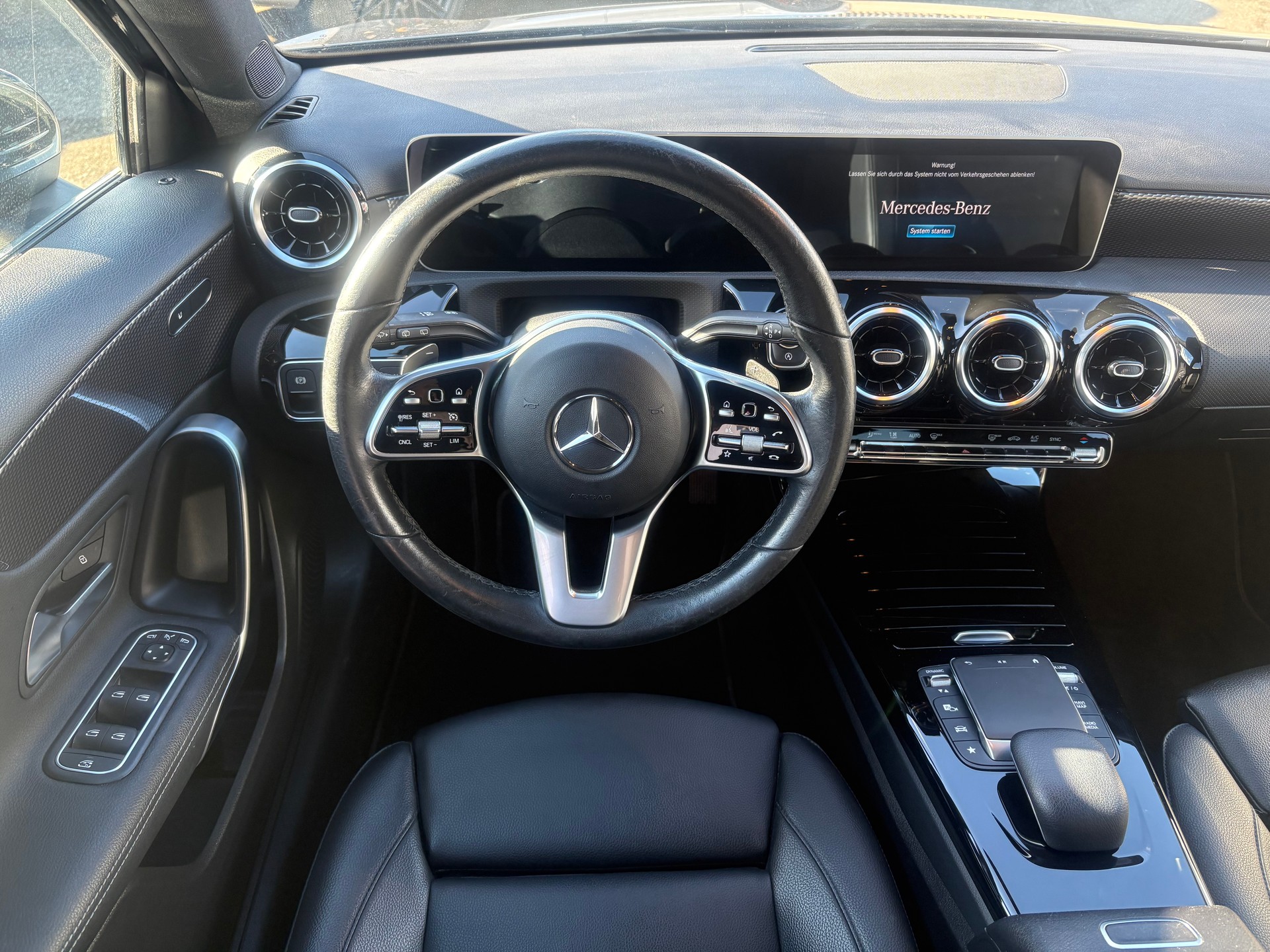 MERCEDES-BENZ A 180 Progressive 7G-DCT-image-4