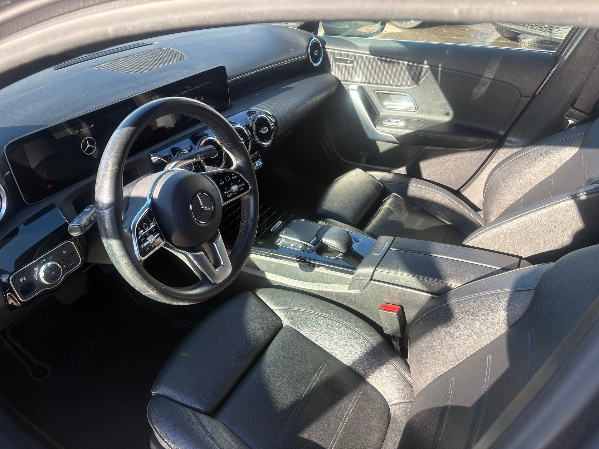 MERCEDES-BENZ A 180 Progressive 7G-DCT-image-6