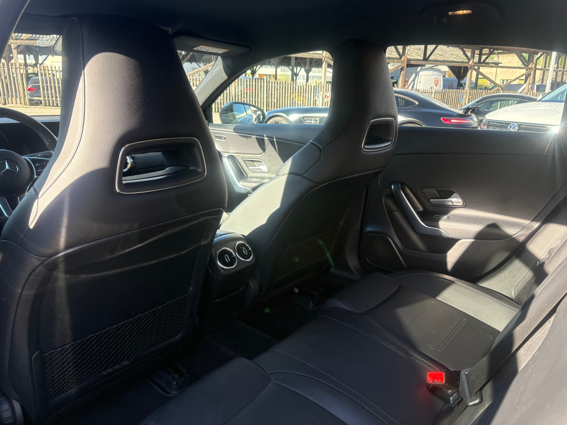 MERCEDES-BENZ A 180 Progressive 7G-DCT-image-8