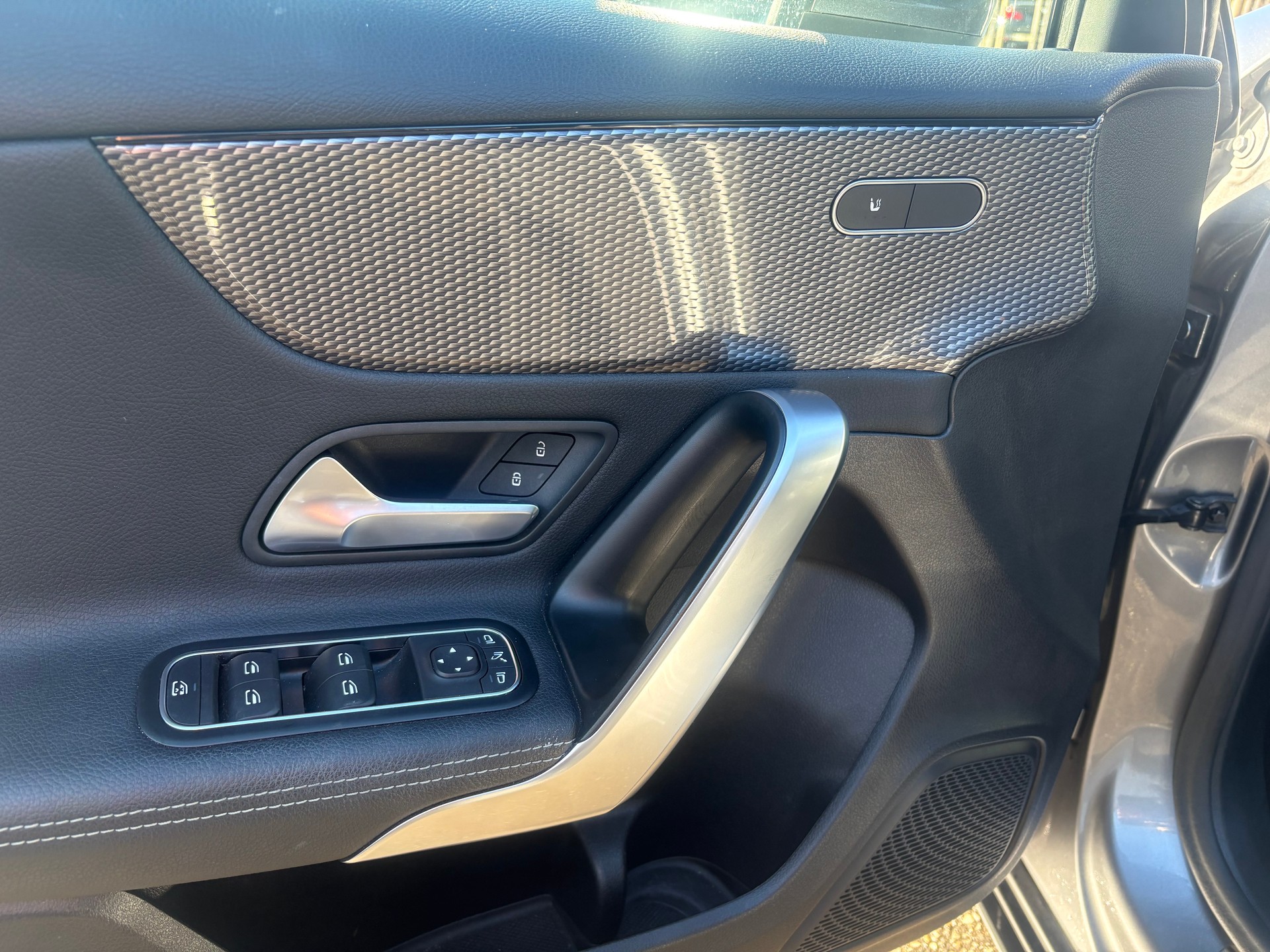 MERCEDES-BENZ A 180 Progressive 7G-DCT-image-9