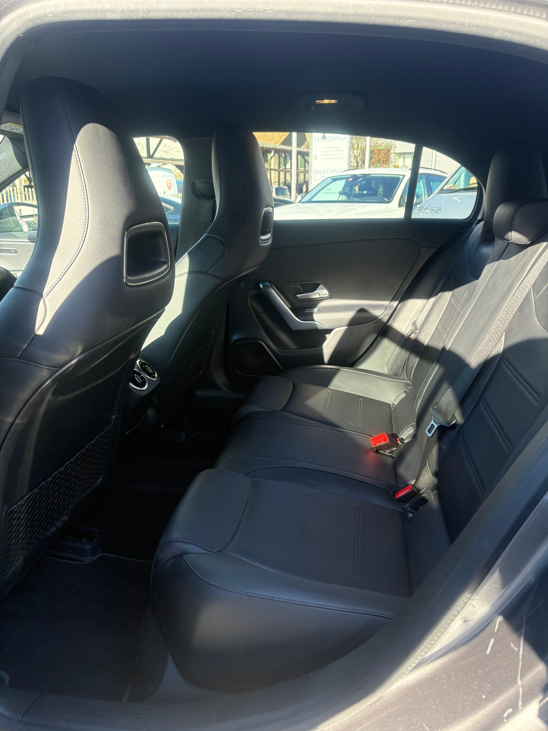 MERCEDES-BENZ A 180 Progressive 7G-DCT-image-7