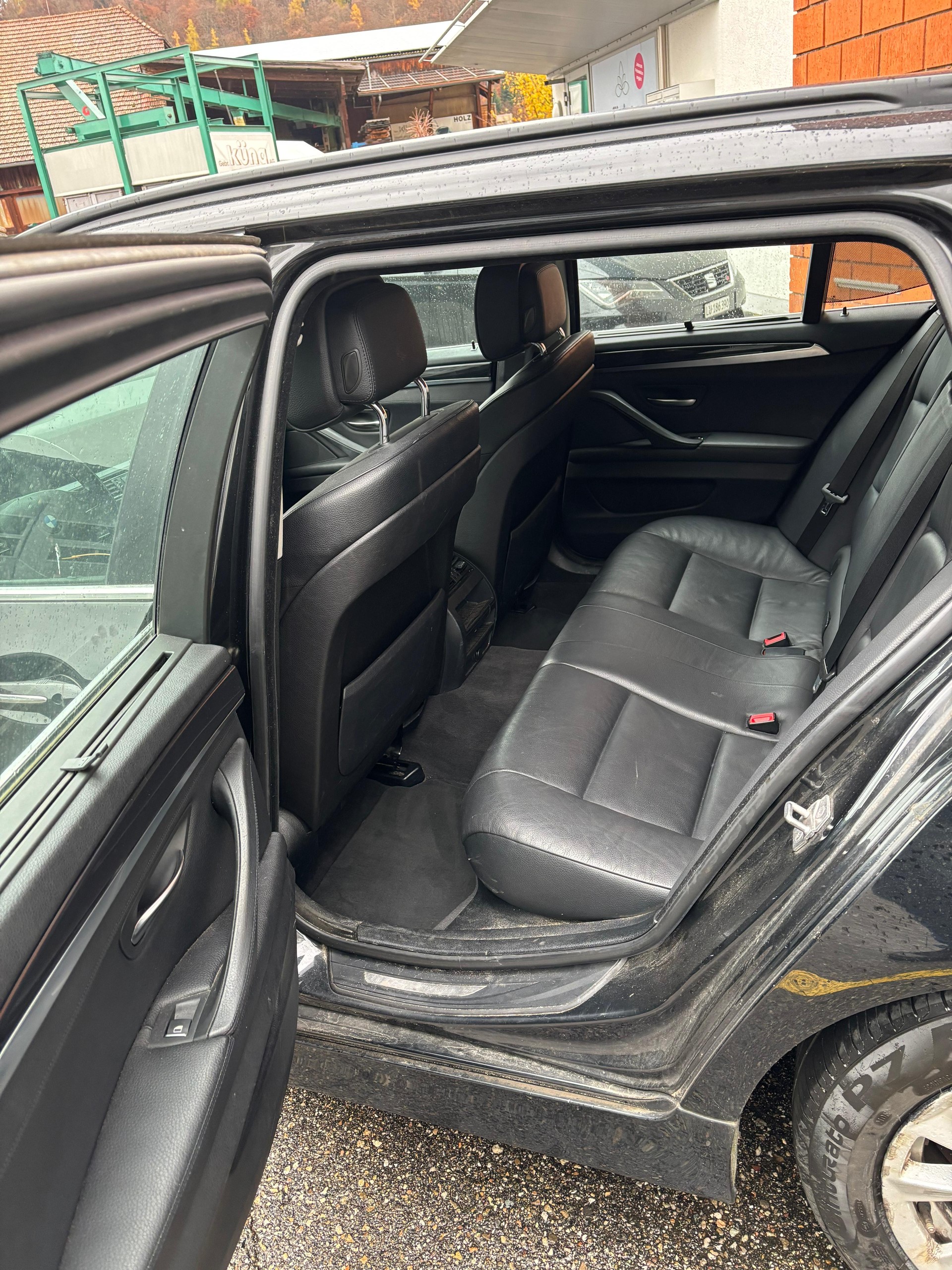 BMW 528i xDrive Touring Steptronic-image-2