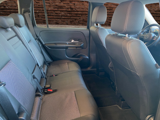 MERCEDES-BENZ GLB 180 7G-Tronic-image-11