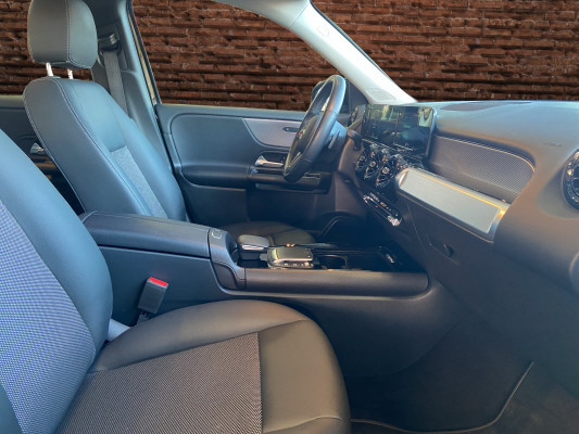 MERCEDES-BENZ GLB 180 7G-Tronic-image-10