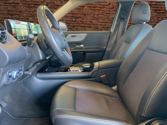 MERCEDES-BENZ GLB 180 7G-Tronic-image-9