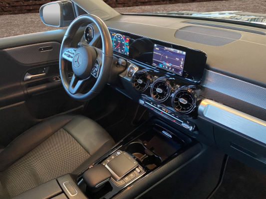 MERCEDES-BENZ GLB 180 7G-Tronic-image-13