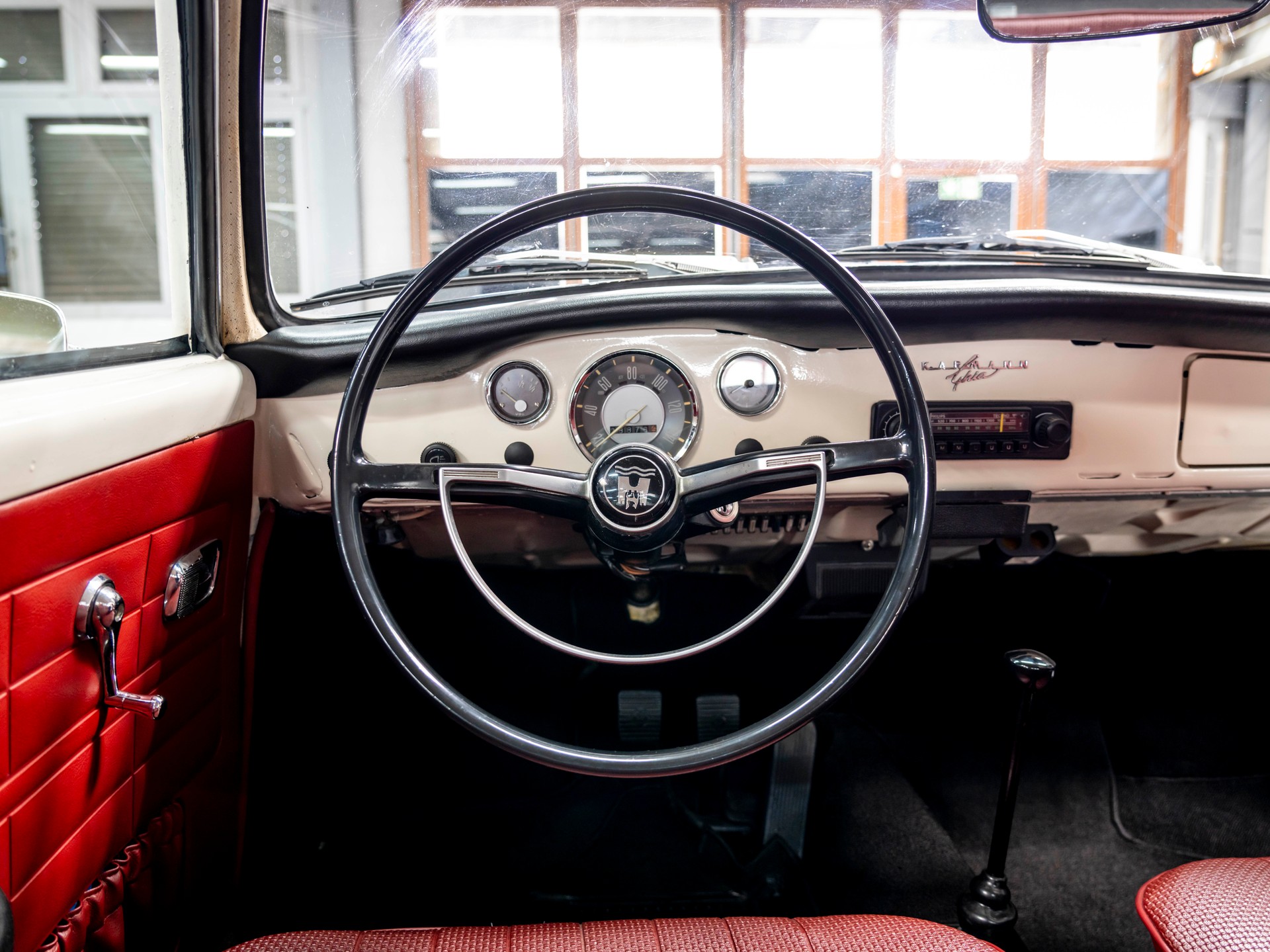 VW Karmann-Ghia 14-image-12