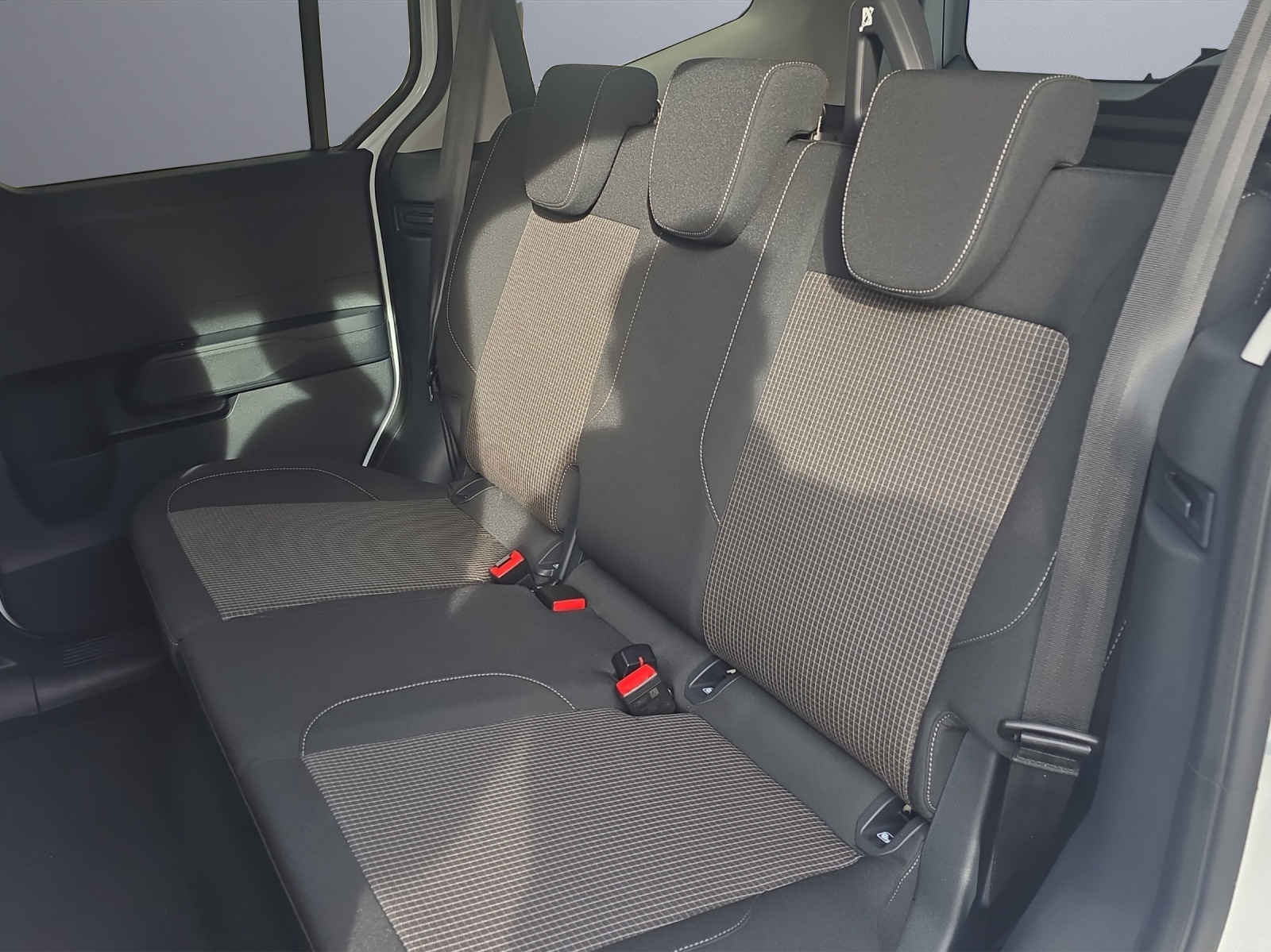 FORD E-Tourneo Courier Trend-image-7