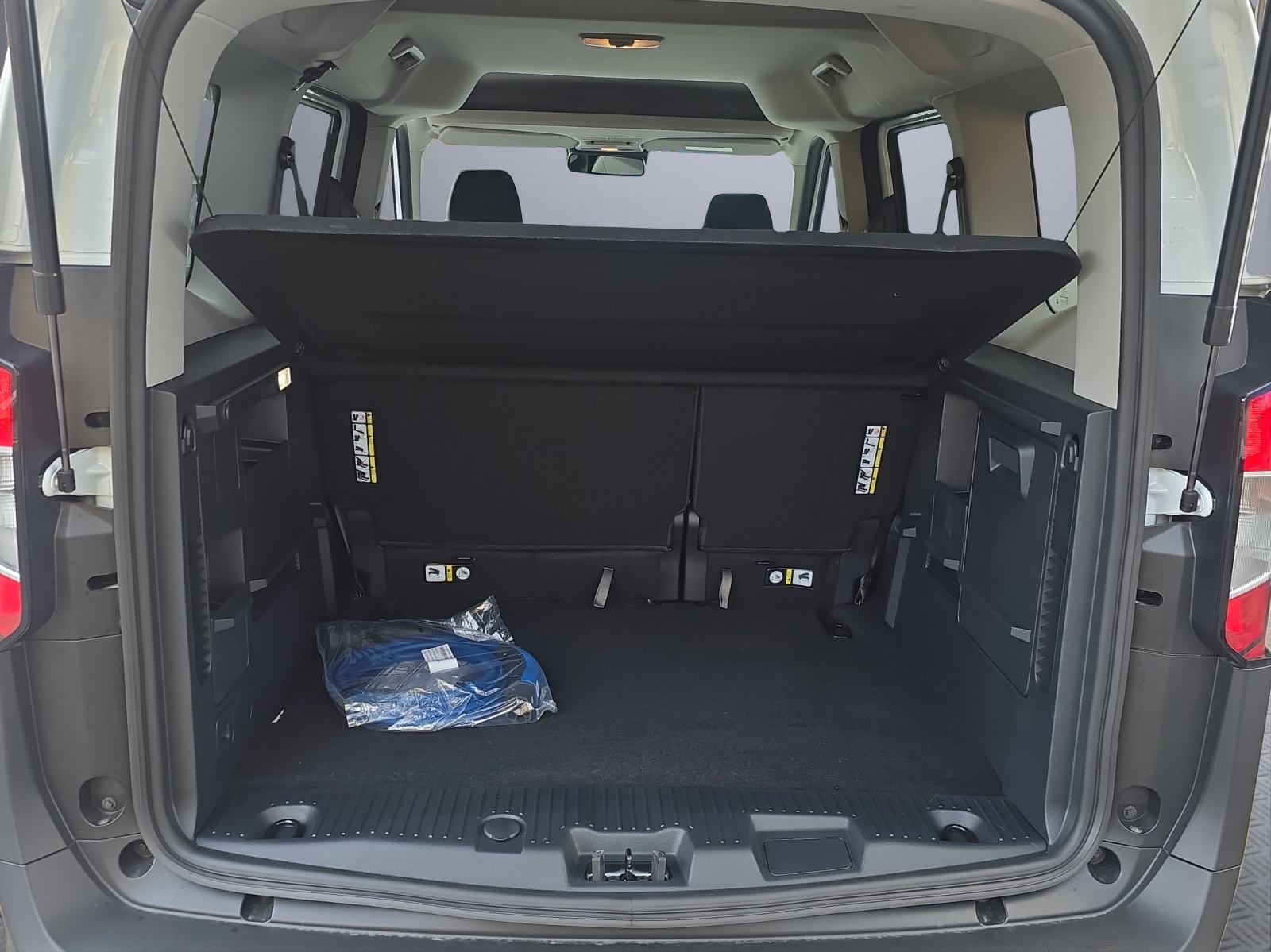 FORD E-Tourneo Courier Trend-image-13