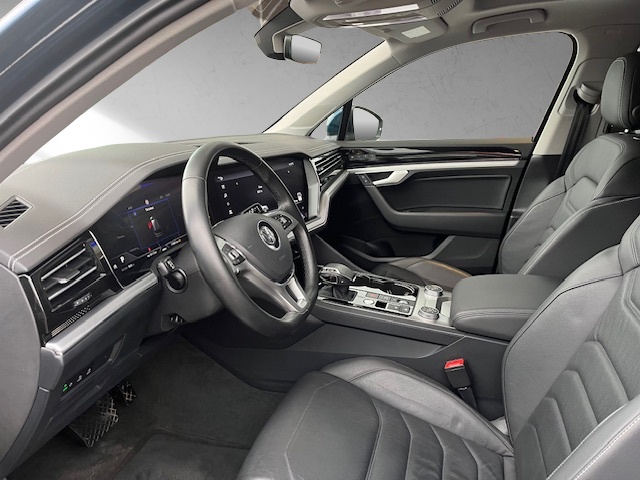 VW Touareg 3.0 TSI Elegance Tiptronic-image-3