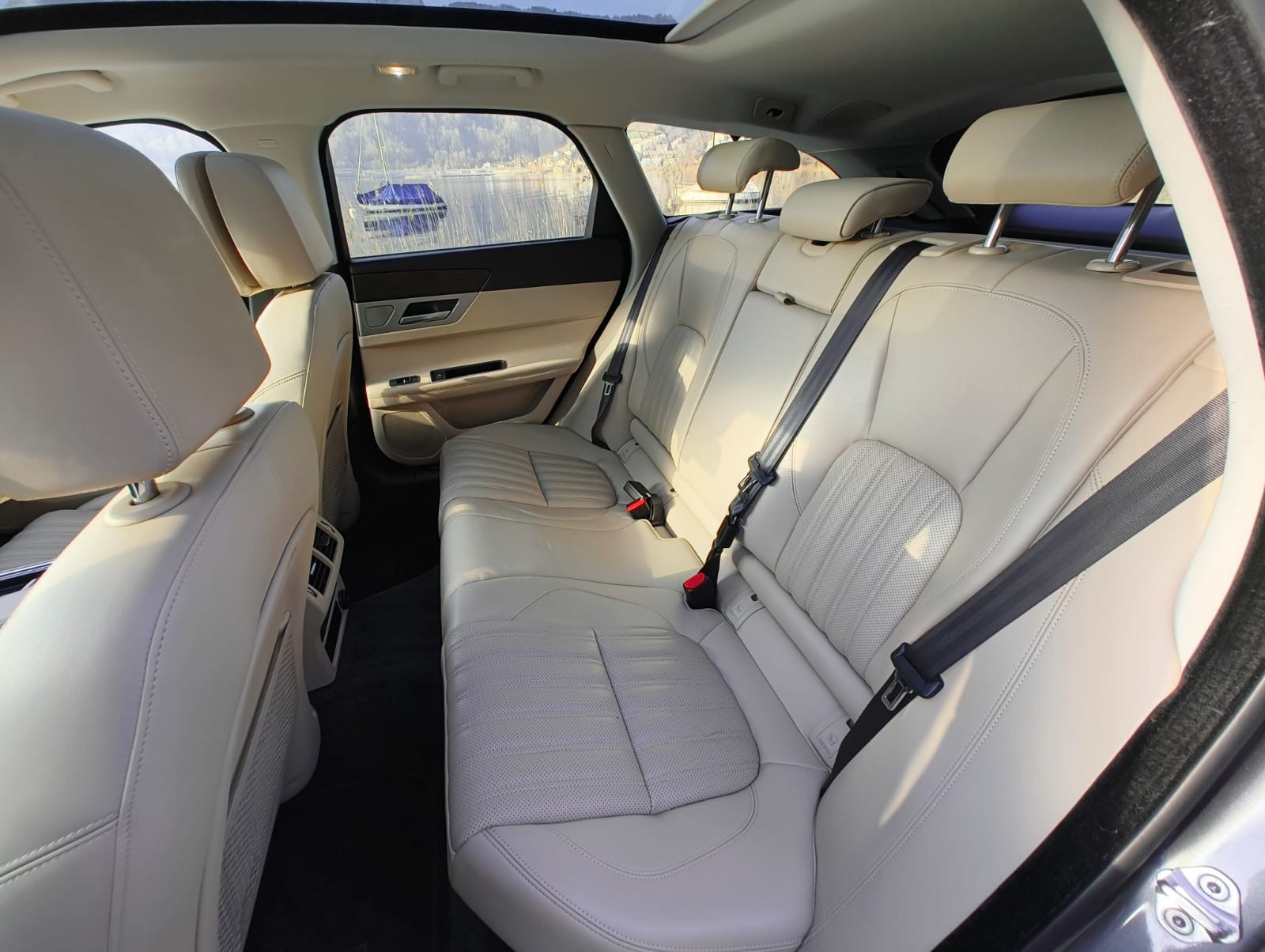 JAGUAR XF Sportbrake 25d Portfolio AWD Automatic-image-10