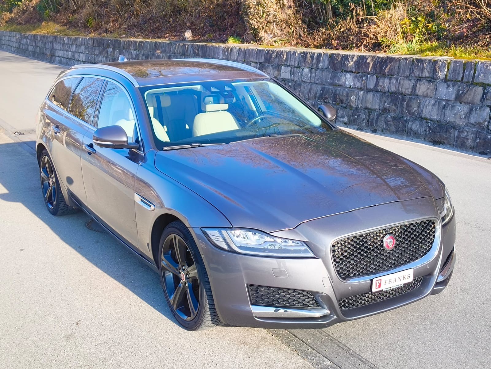 JAGUAR XF Sportbrake 25d Portfolio AWD Automatic-image-1