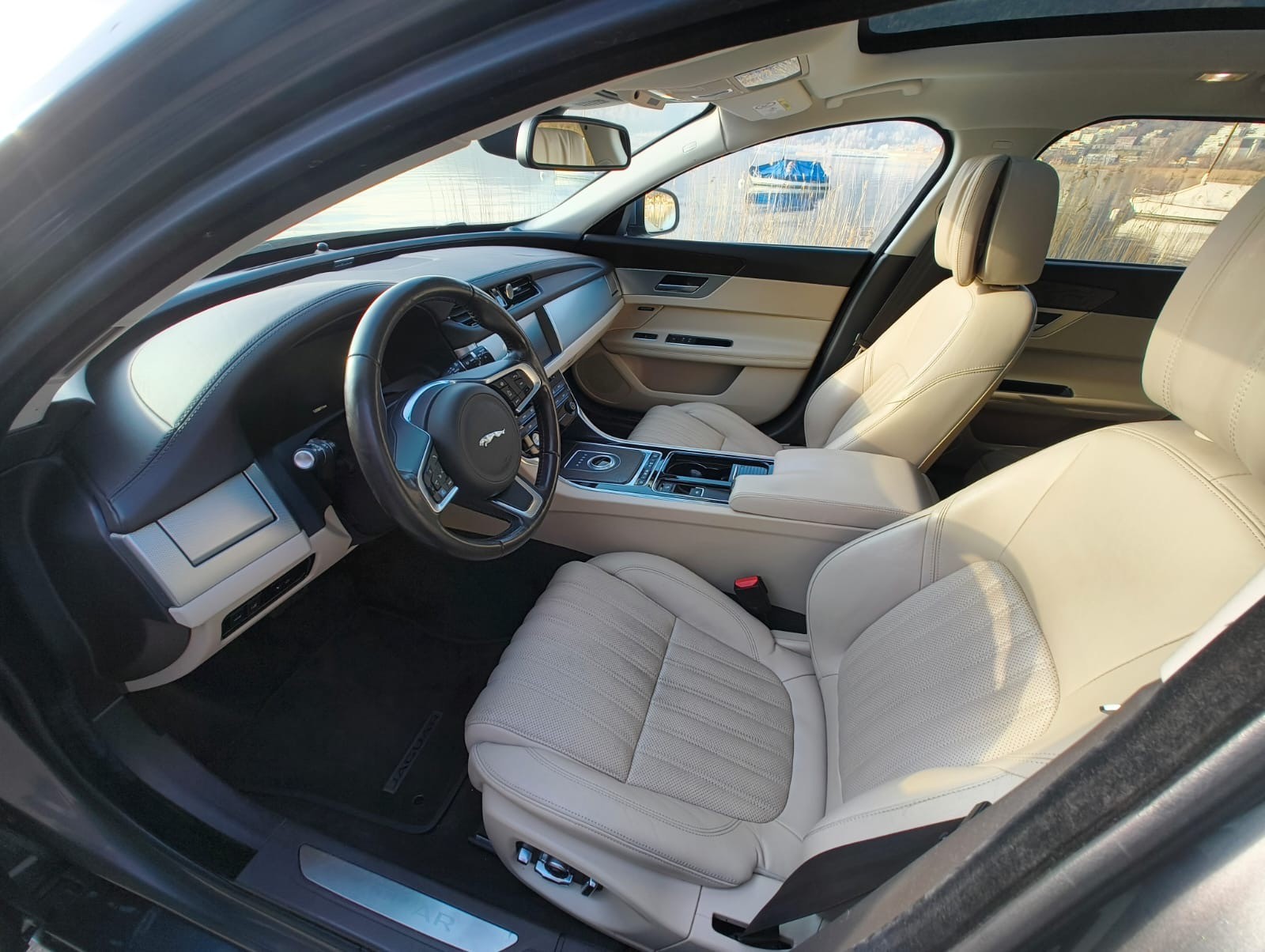 JAGUAR XF Sportbrake 25d Portfolio AWD Automatic-image-9