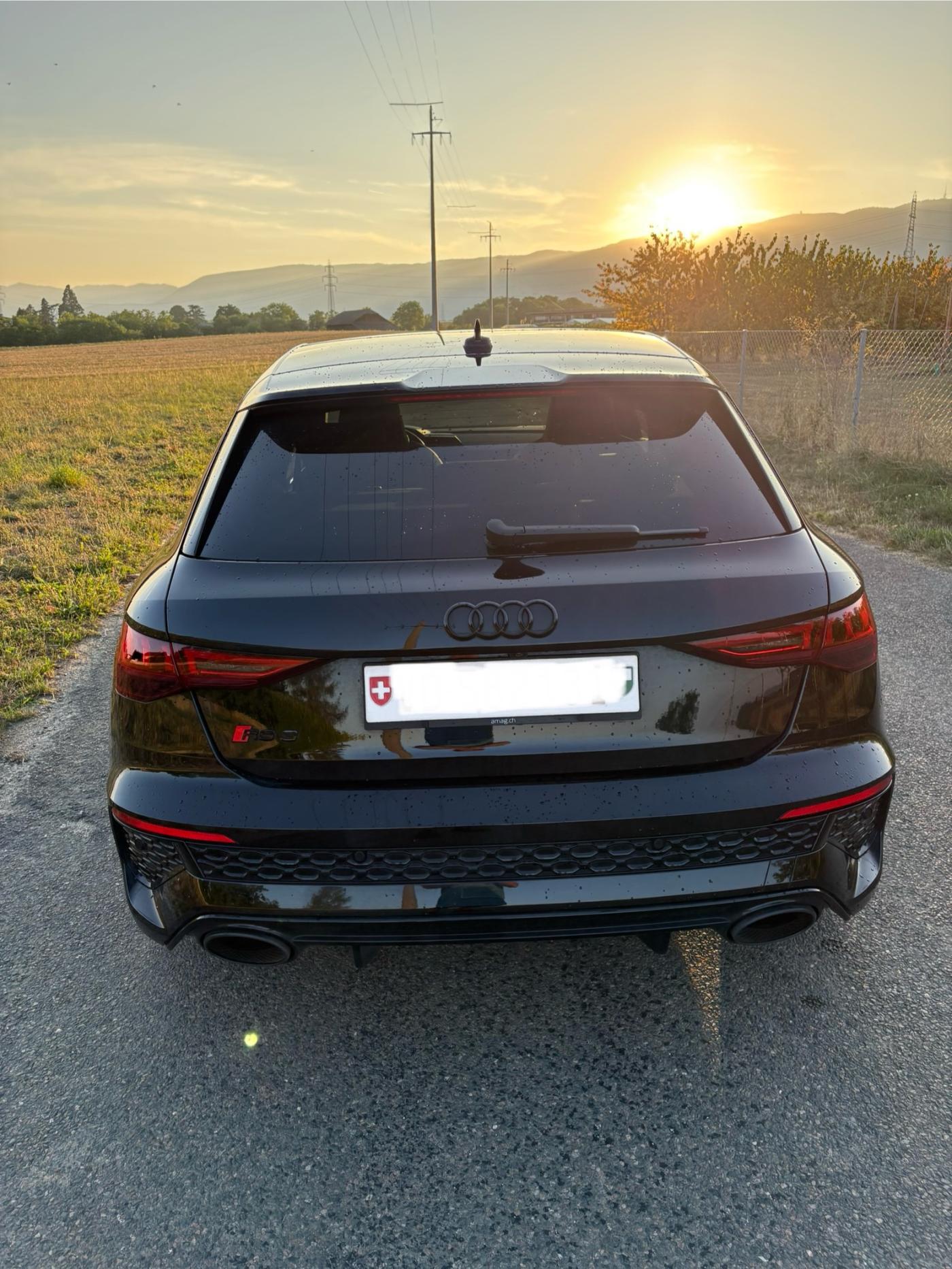 AUDI RS3 Sportback 2.5 TSI quattro S-tronic FULL BLACK-image-4