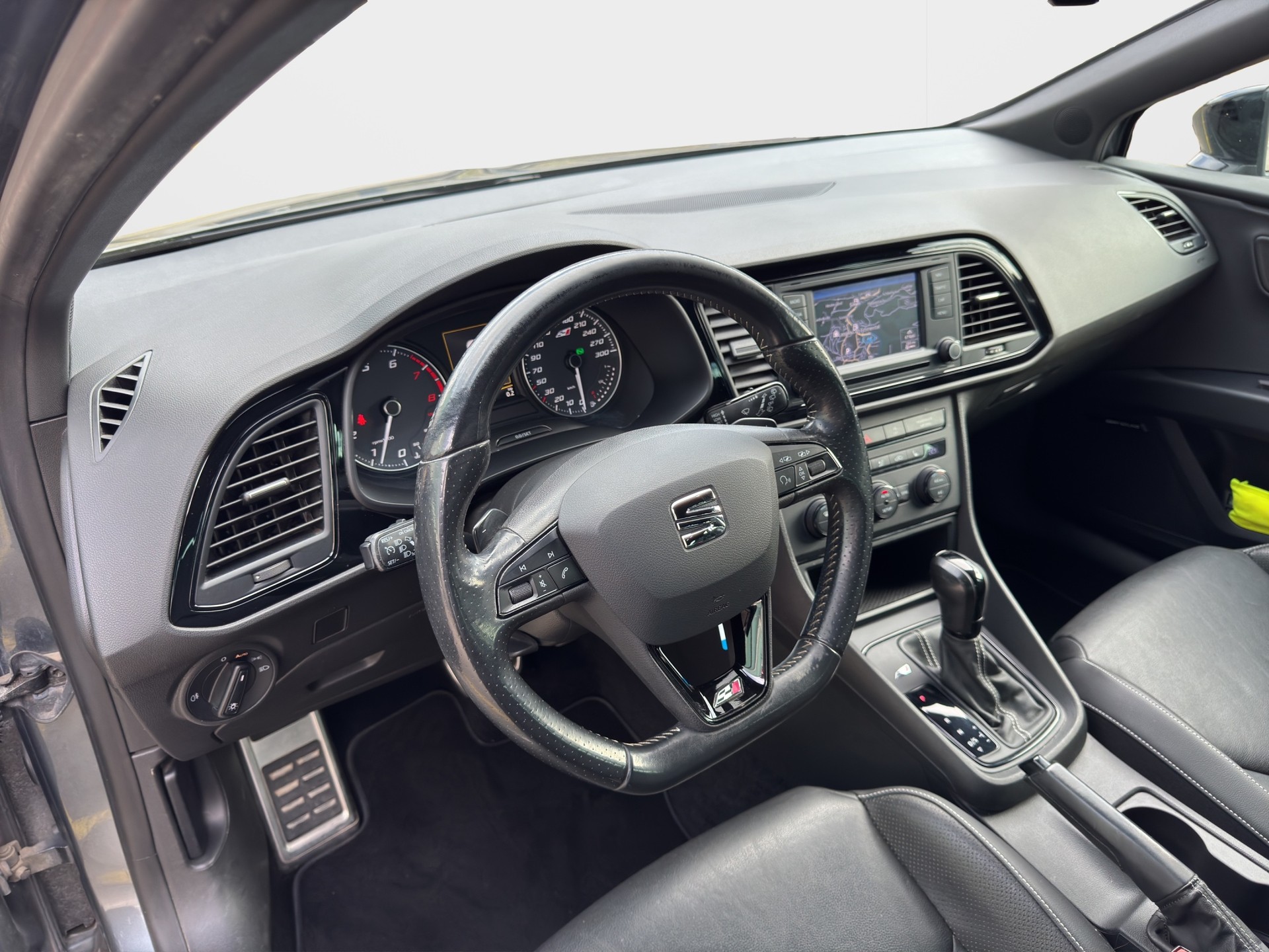 SEAT Leon 2.0 TSI Cupra 280 DSG-image-9