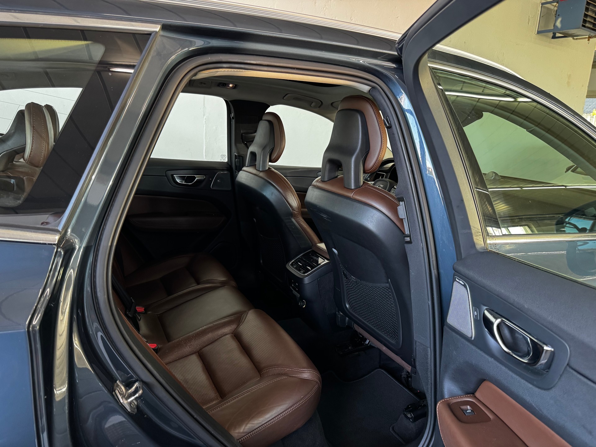 VOLVO XC60 D5 AWD Inscription Geartronic-image-29
