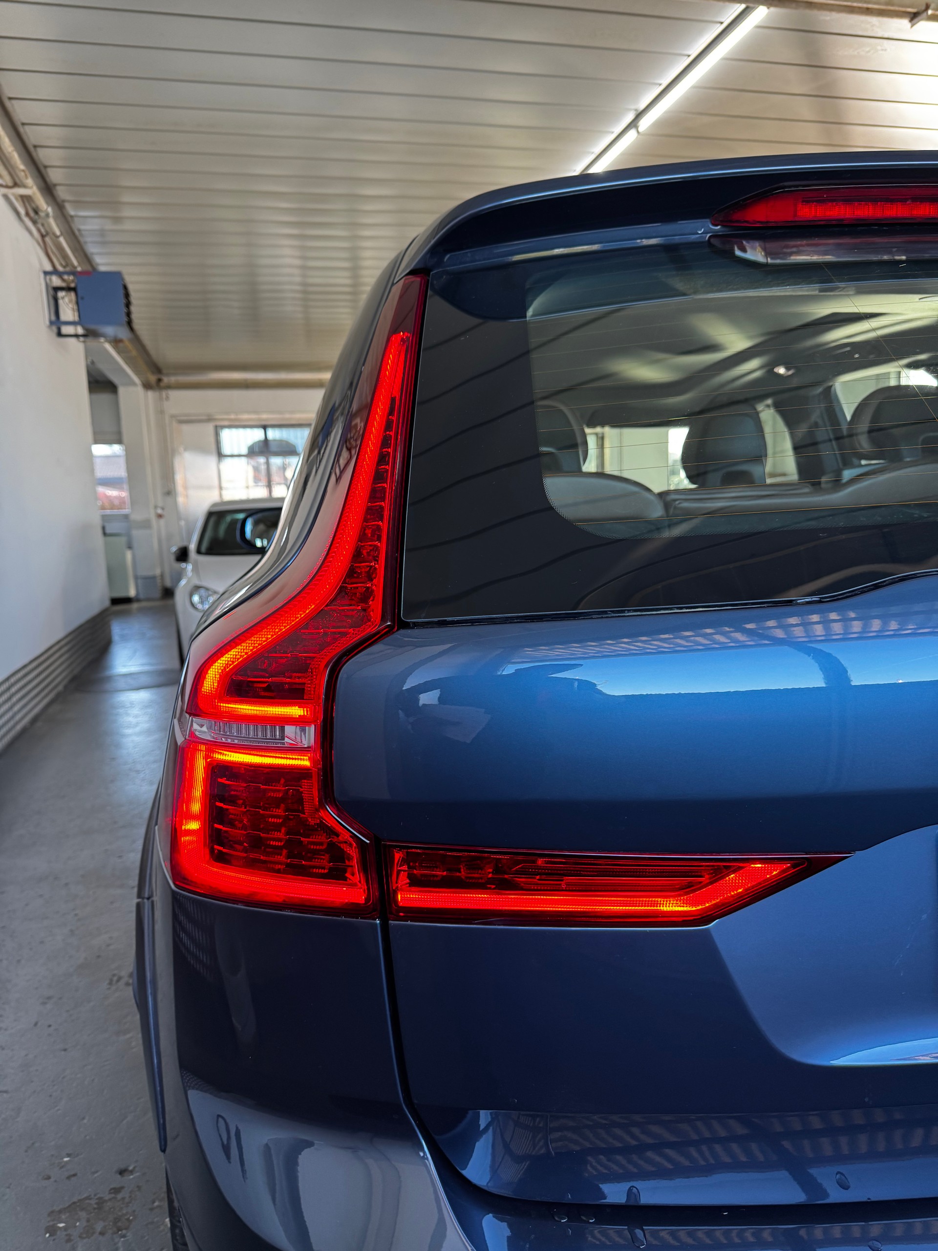 VOLVO XC60 D5 AWD Inscription Geartronic-image-12