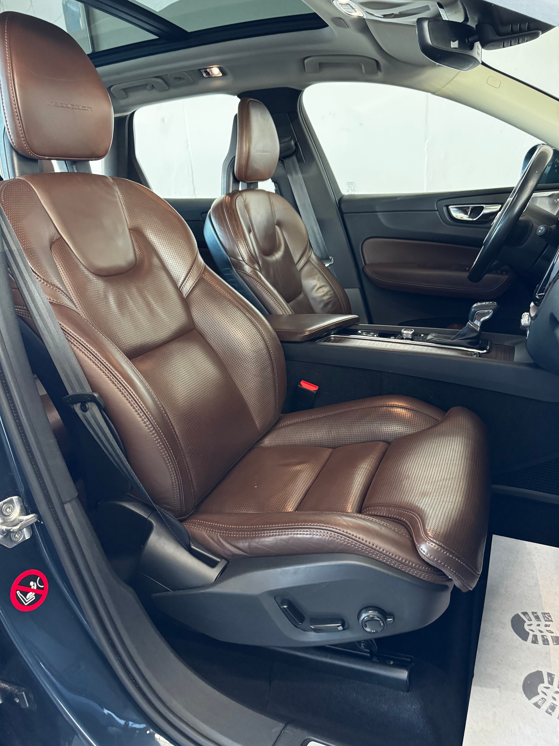 VOLVO XC60 D5 AWD Inscription Geartronic-image-28
