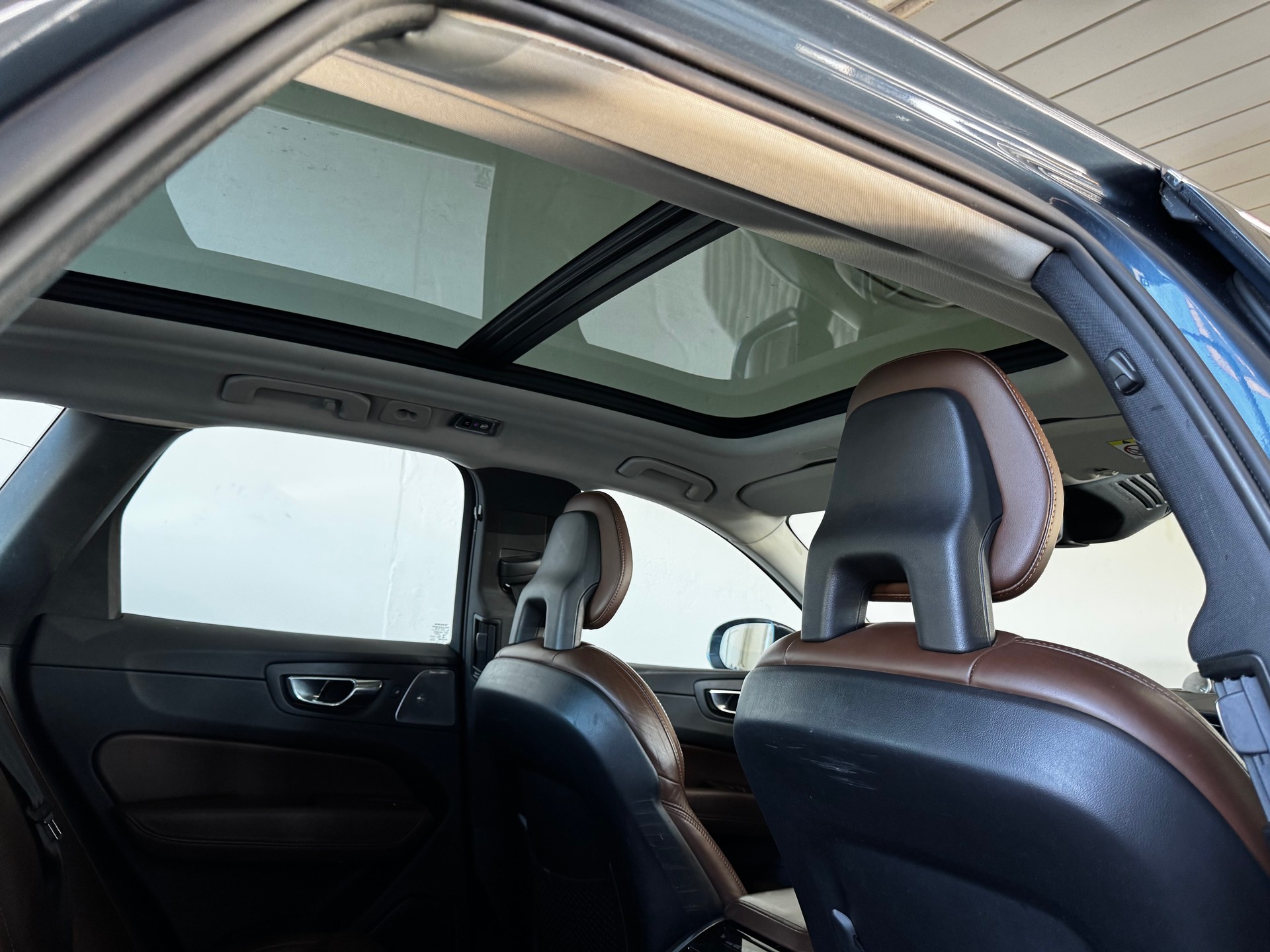 VOLVO XC60 D5 AWD Inscription Geartronic-image-31