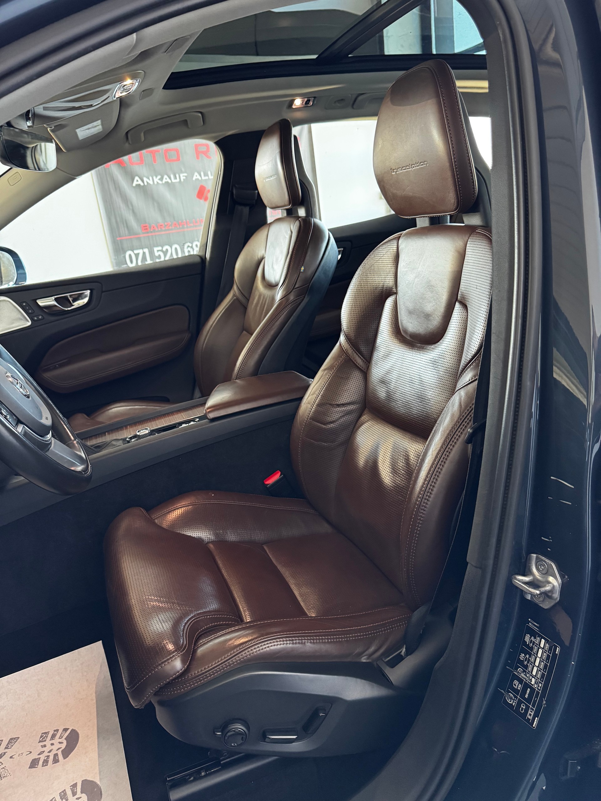 VOLVO XC60 D5 AWD Inscription Geartronic-image-15
