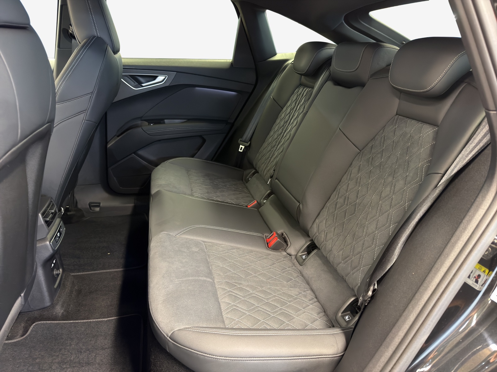 AUDI Q4 Sportback e-tron 45 Attraction quattro-image-11