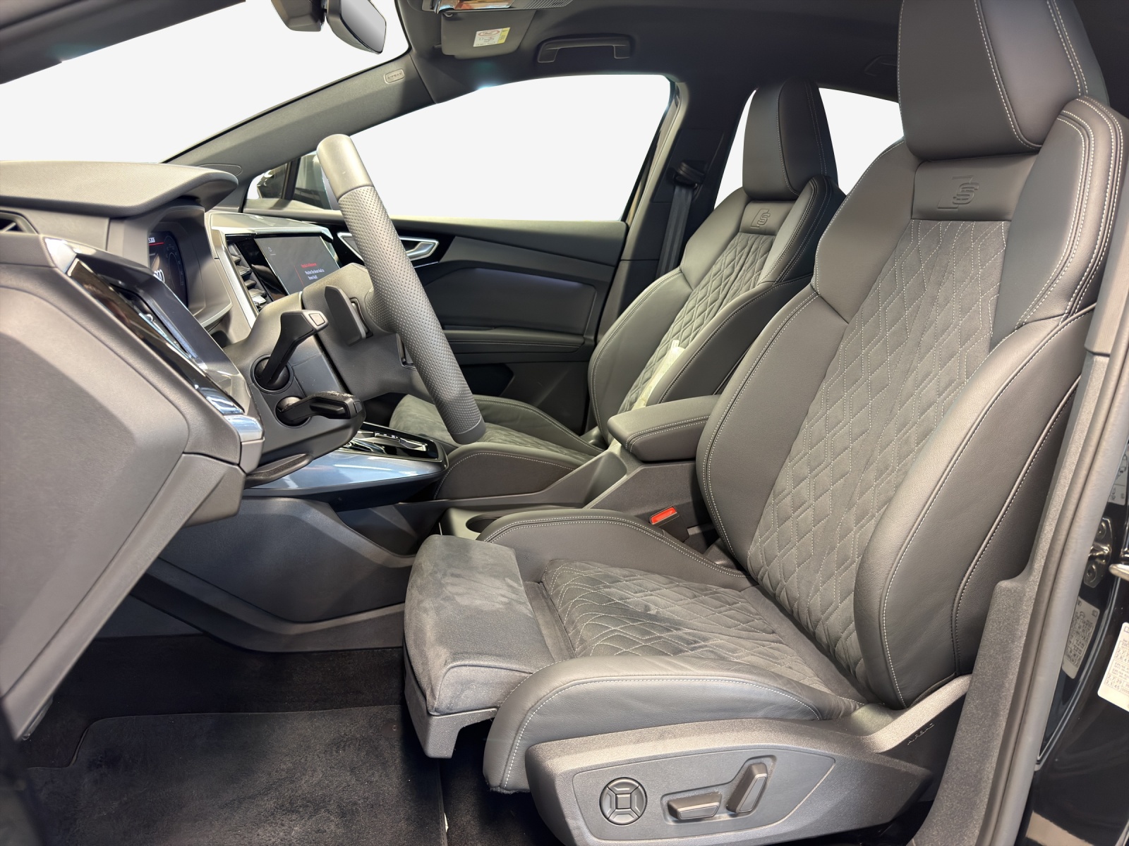 AUDI Q4 Sportback e-tron 45 Attraction quattro-image-7