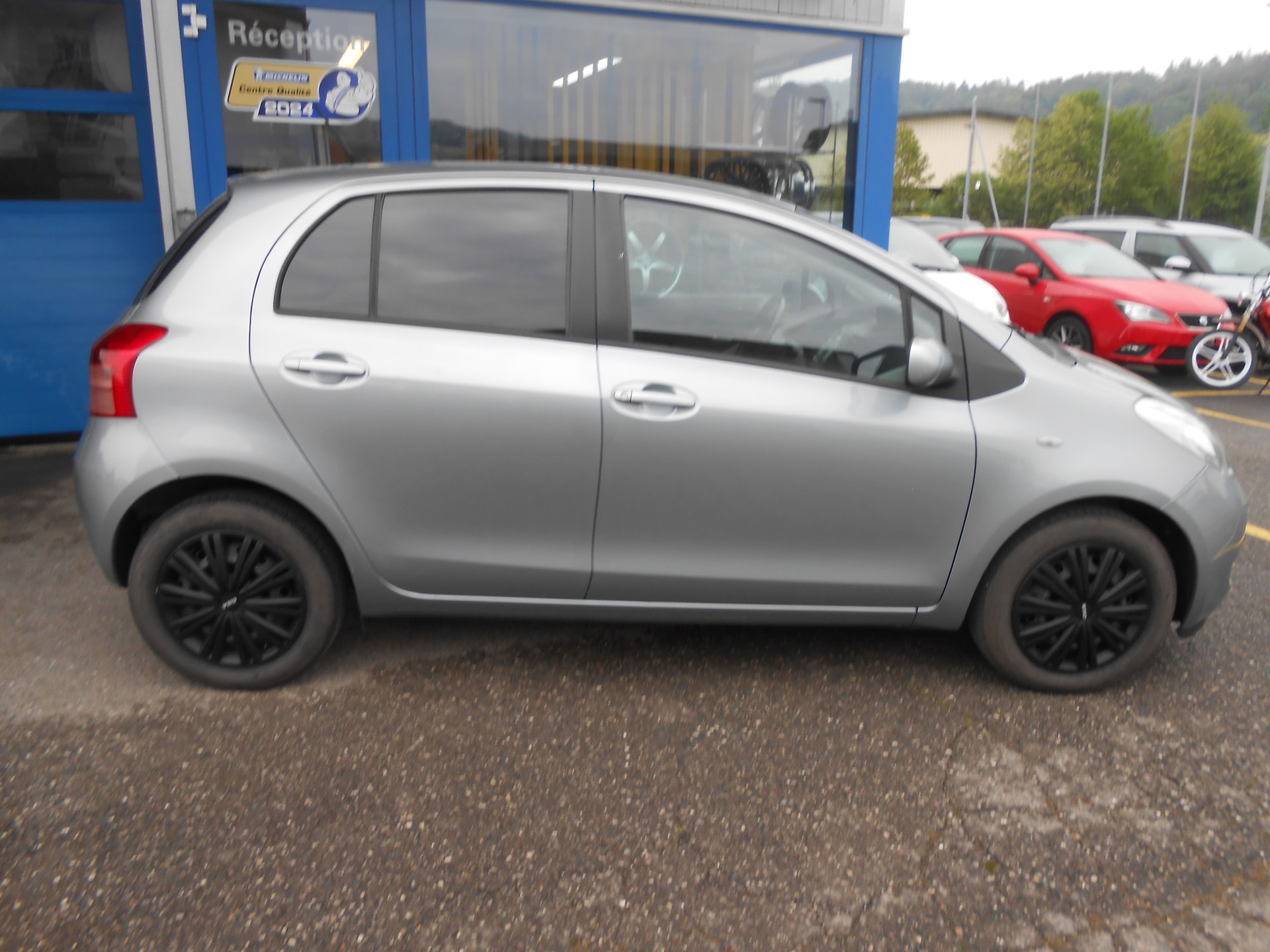 TOYOTA Yaris 1.3 Linea Sol-image-3