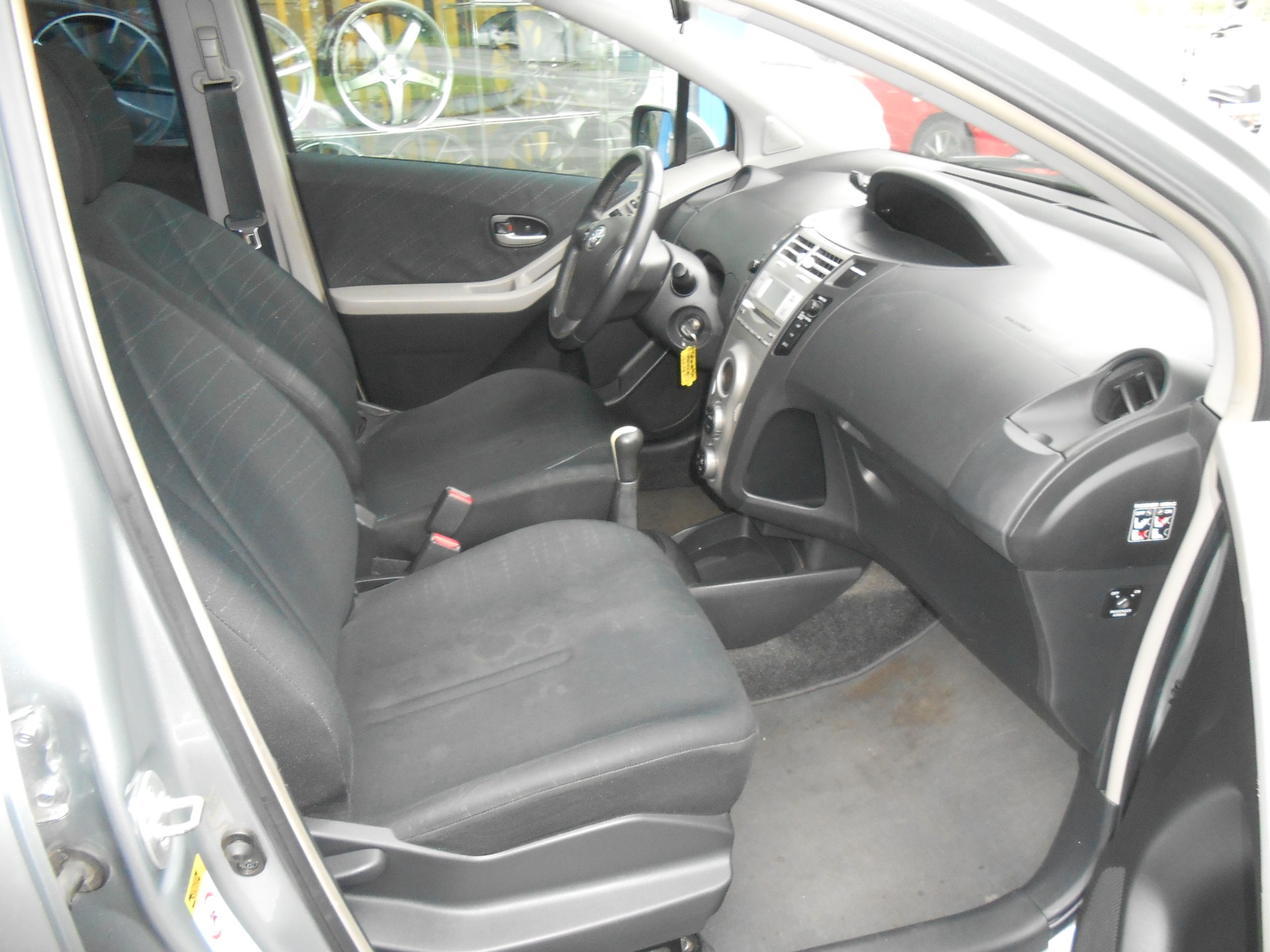 TOYOTA Yaris 1.3 Linea Sol-image-7