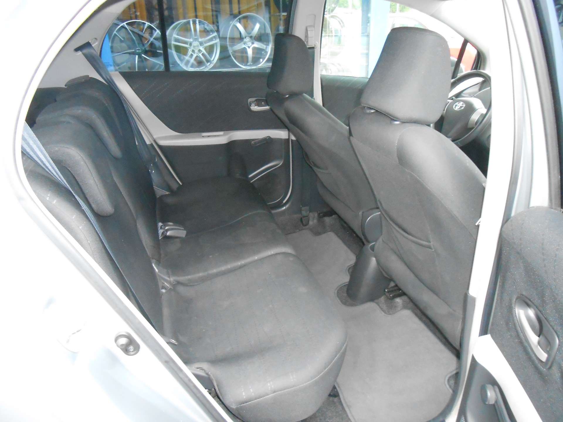 TOYOTA Yaris 1.3 Linea Sol-image-8
