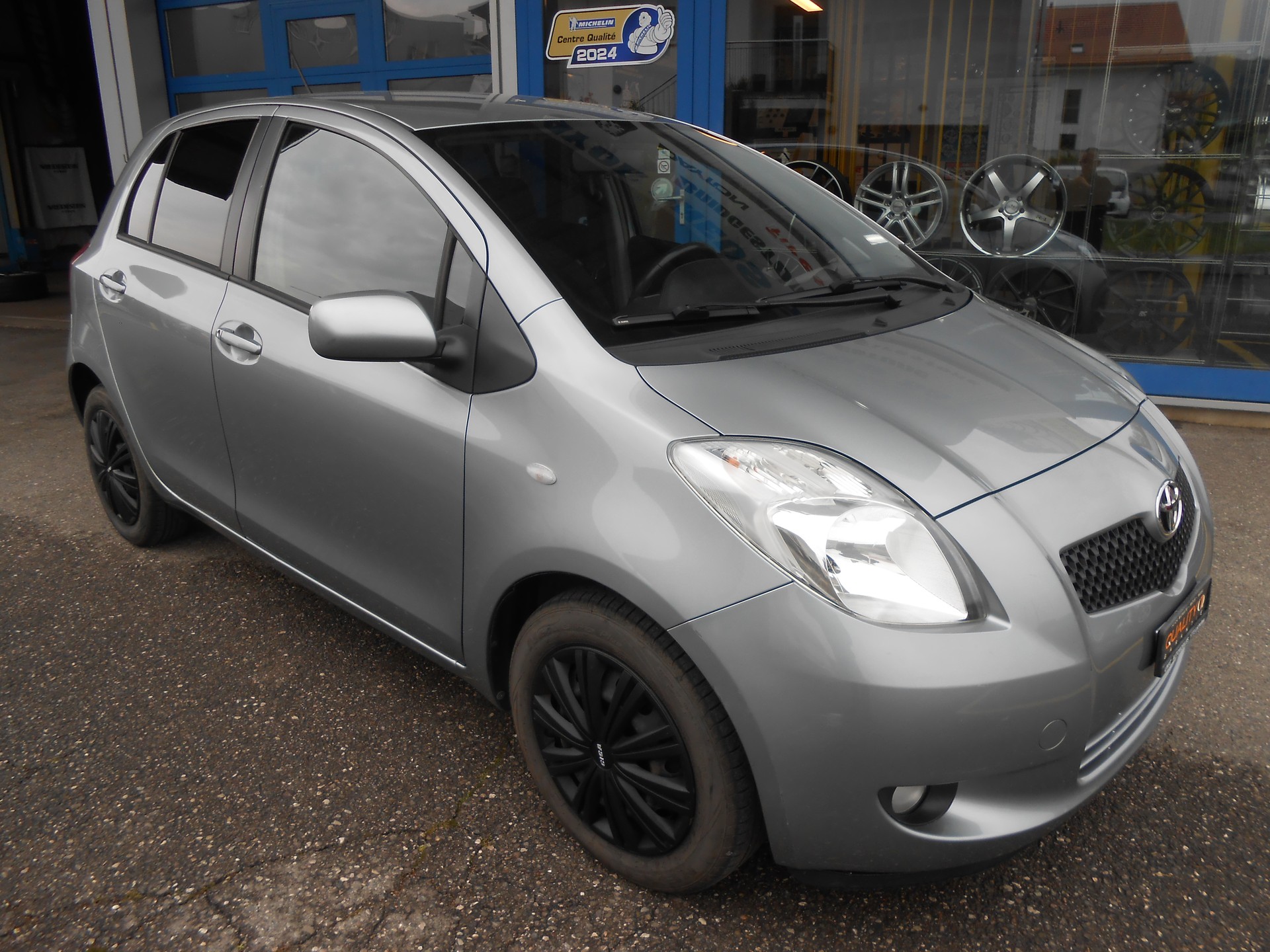TOYOTA Yaris 1.3 Linea Sol-image-0