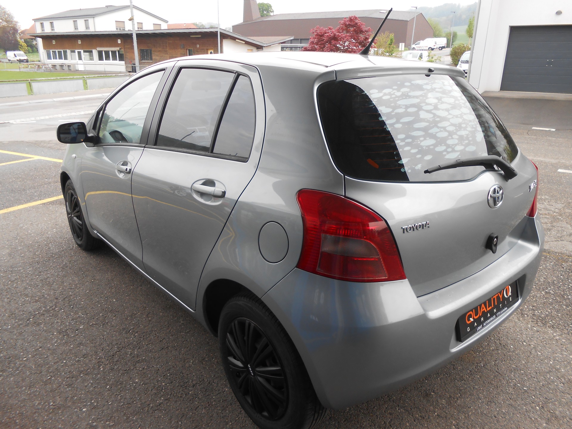 TOYOTA Yaris 1.3 Linea Sol-image-6