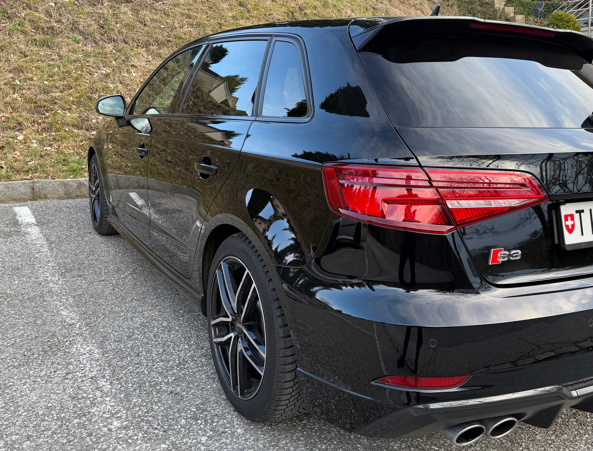 AUDI 2.0 T FSI quattro S-Tronic-image-2