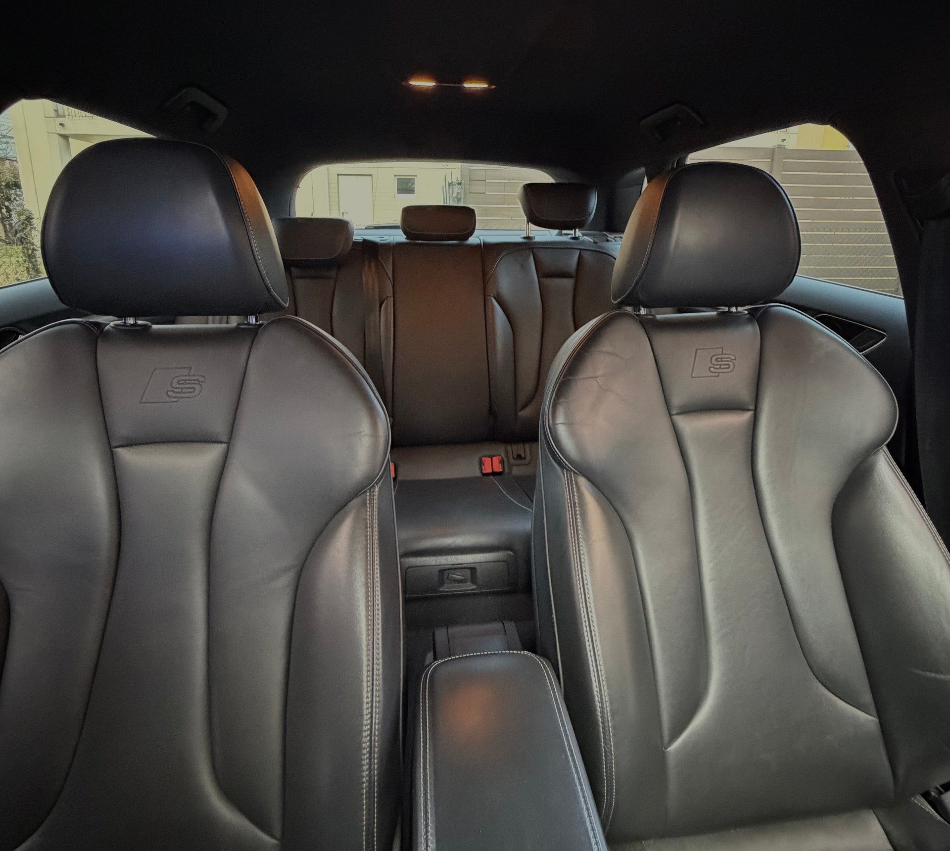 AUDI 2.0 T FSI quattro S-Tronic-image-4