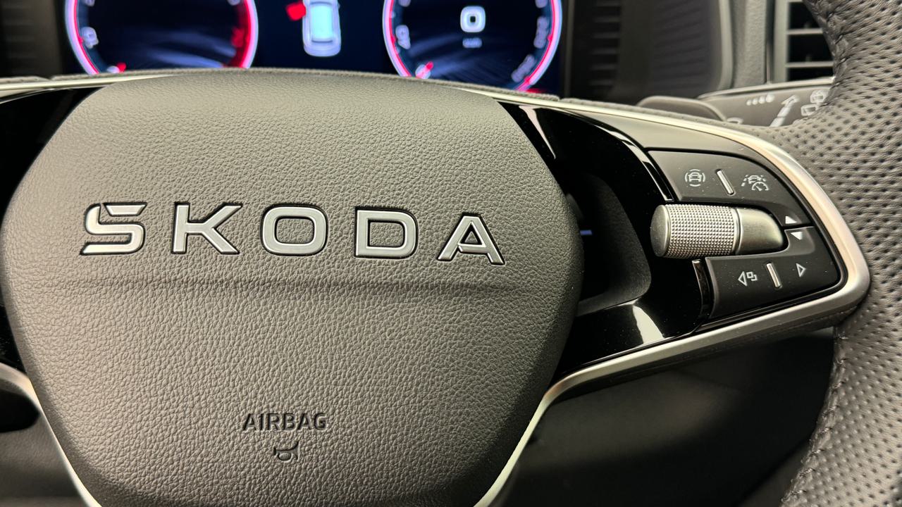 SKODA Karoq 2.0 TSI SportLine 4x4 DSG-image-9