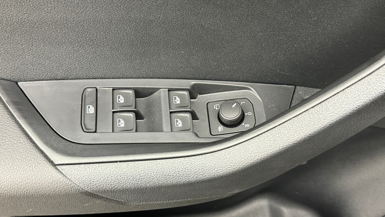 SKODA Karoq 2.0 TSI SportLine 4x4 DSG-image-8