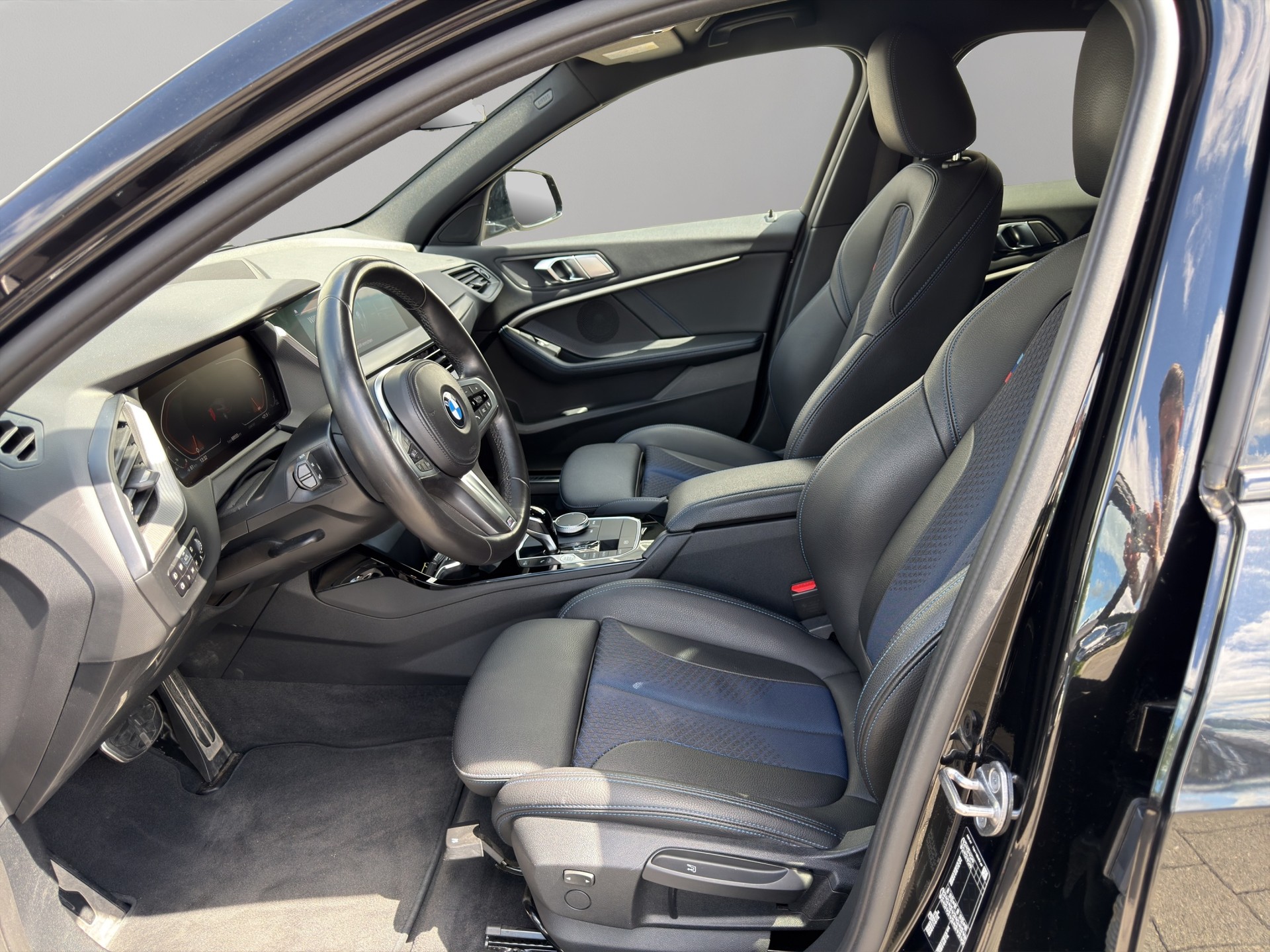 BMW 118i Pure M Sport Steptronic-image-15