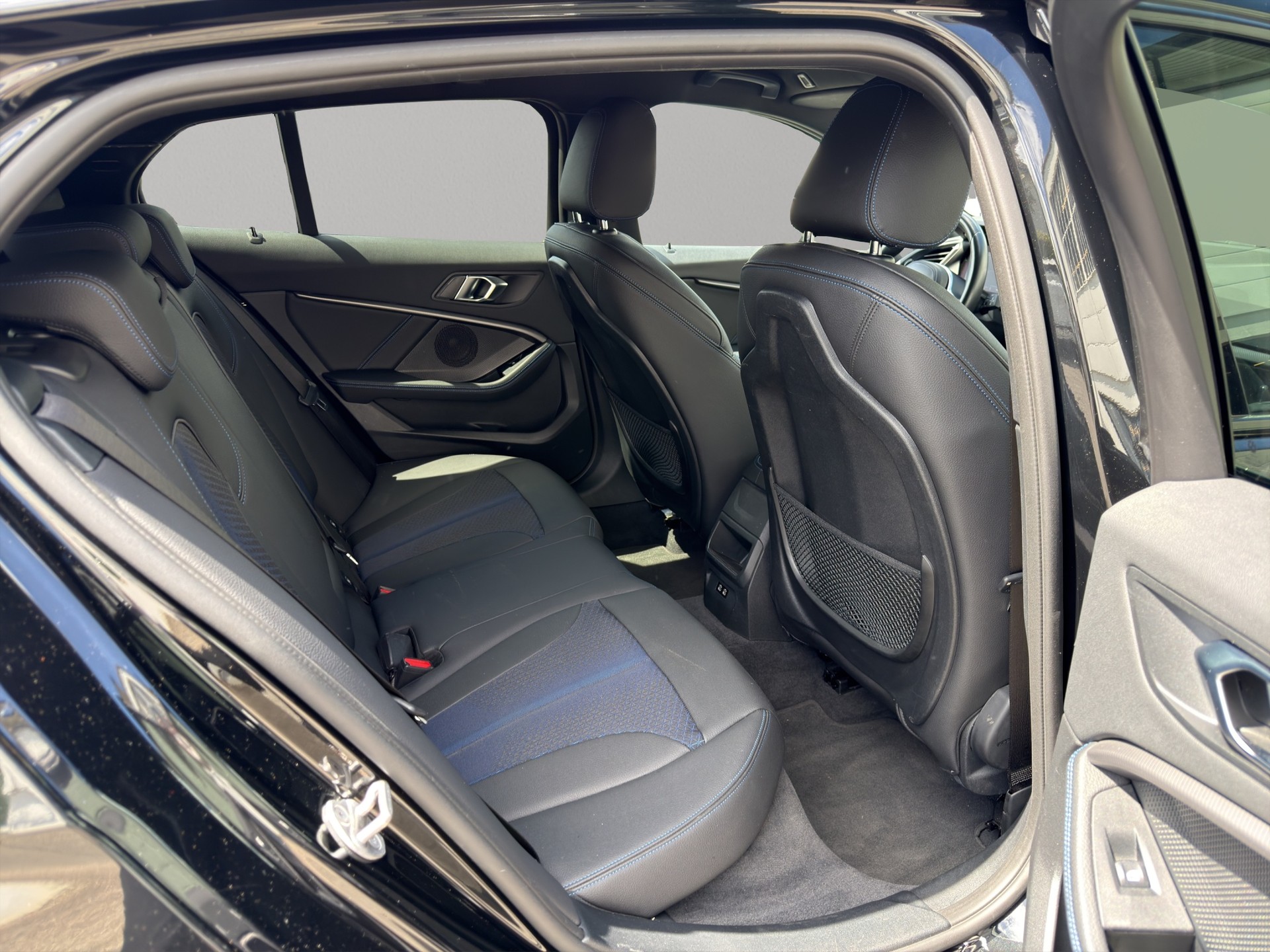 BMW 118i Pure M Sport Steptronic-image-17